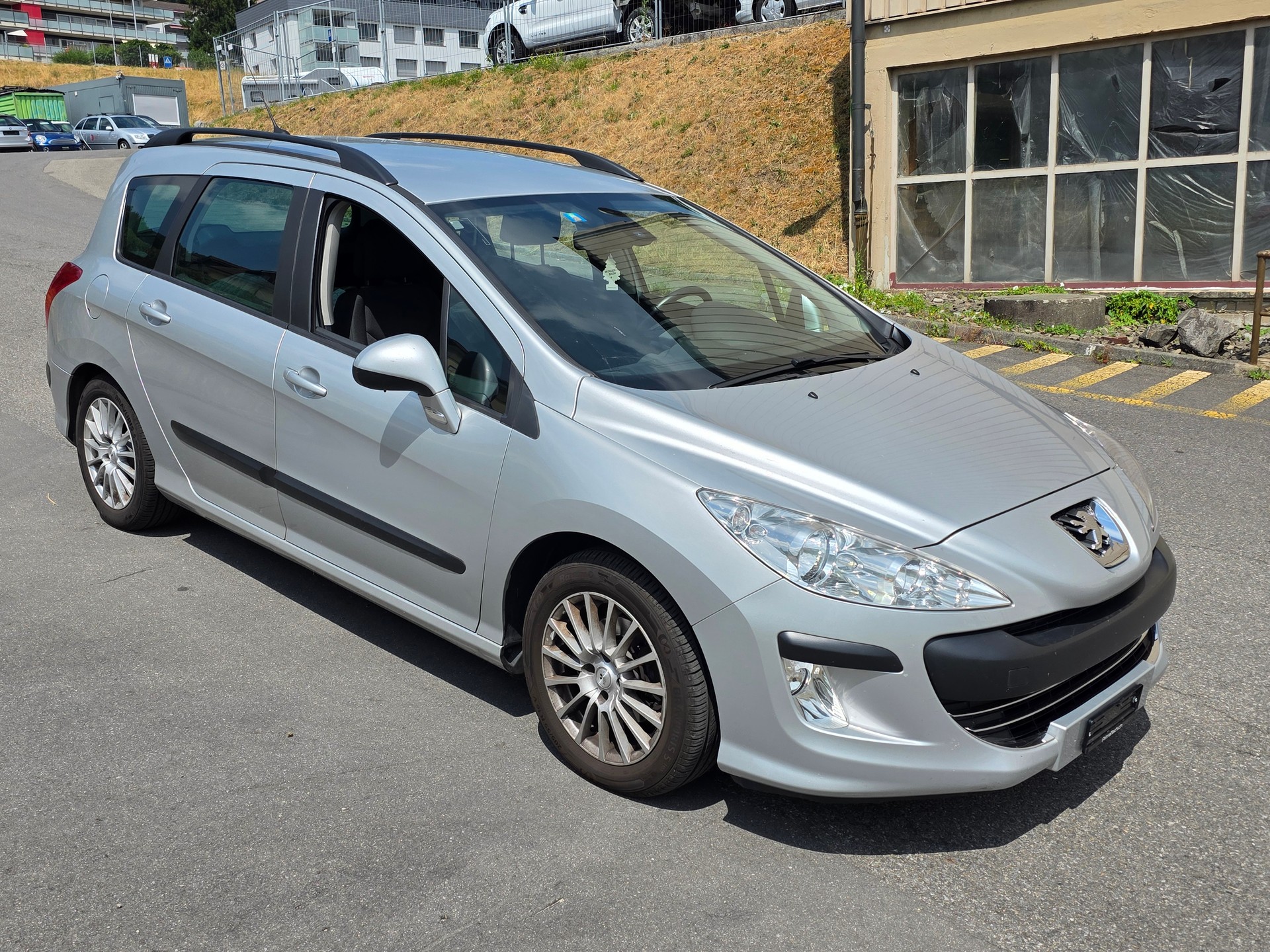 PEUGEOT 308 SW 1.6 HDI Sport-image-2