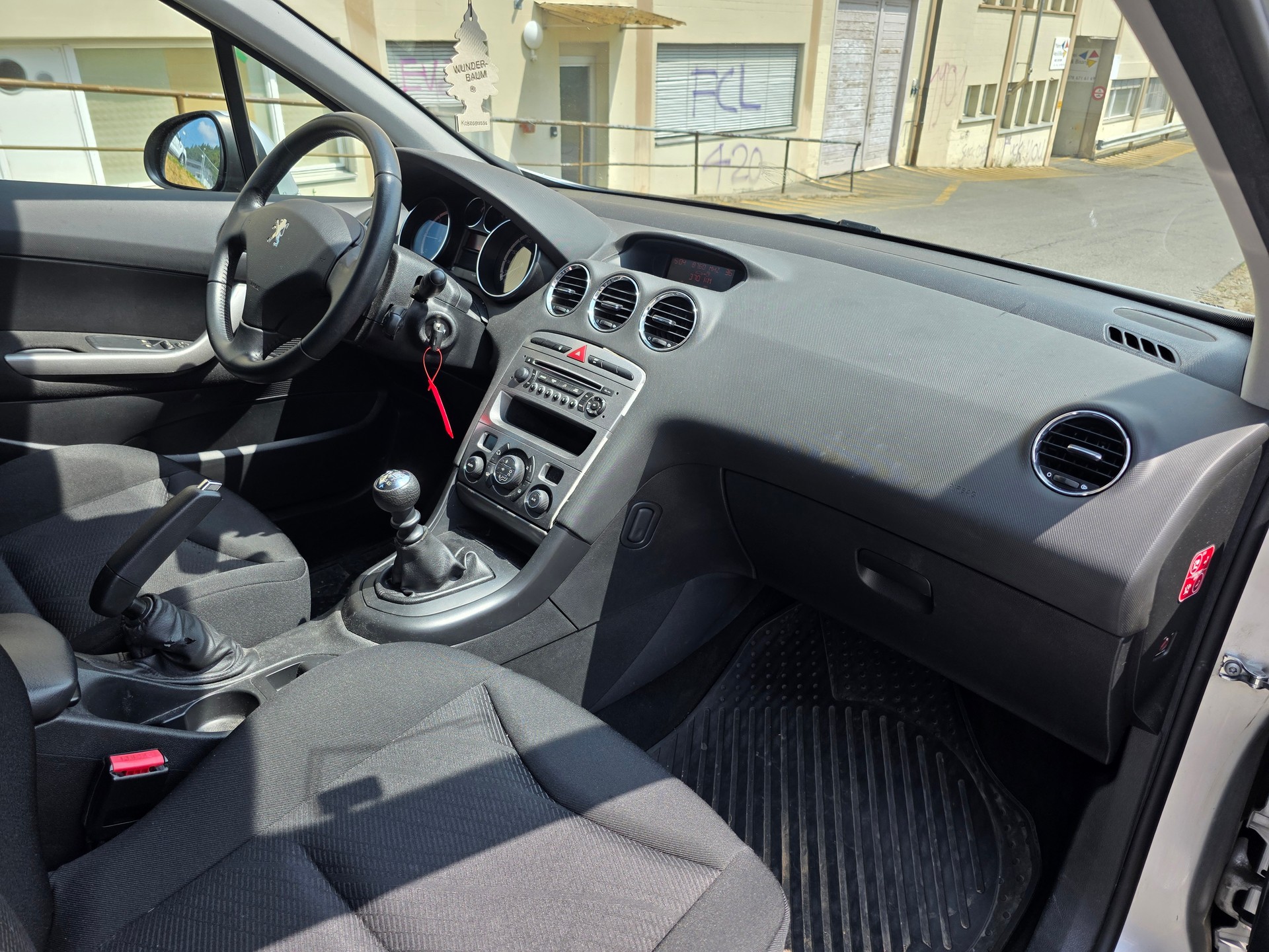 PEUGEOT 308 SW 1.6 HDI Sport-image-7