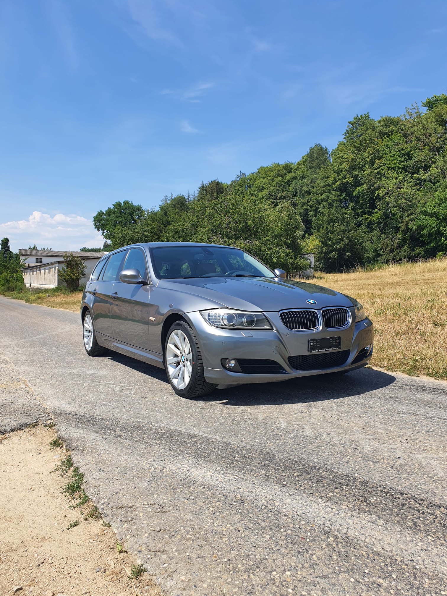 BMW 325i xDrive Touring Steptronic-image-0