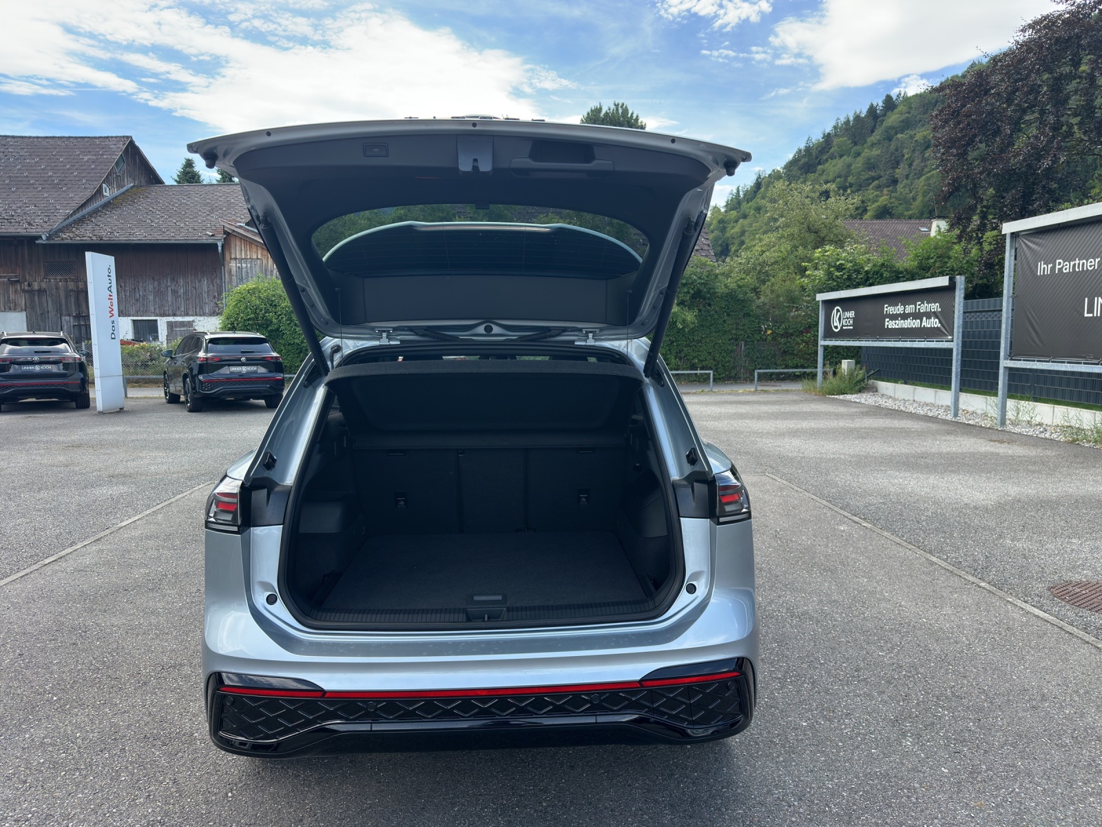 VW Tiguan 2.0 TDI SCR R-Line 4Motion DSG-image-13