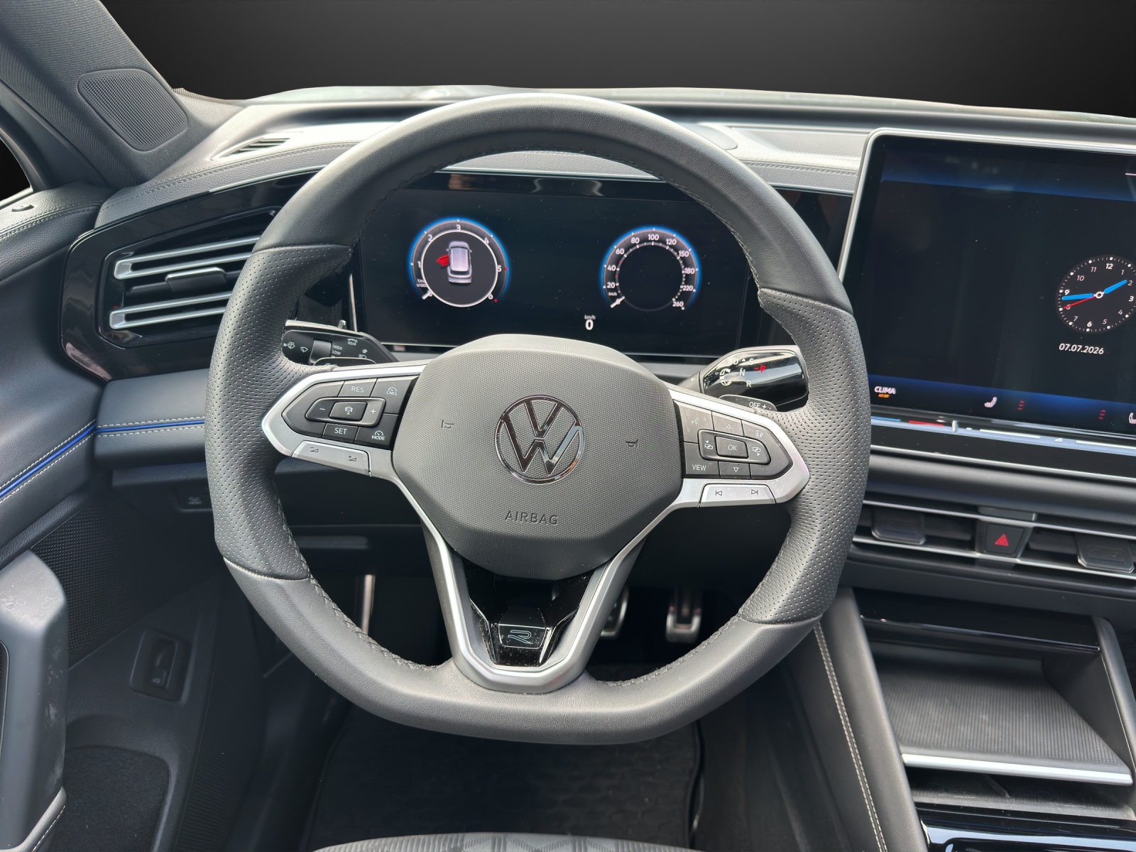 VW Tiguan 2.0 TDI SCR R-Line 4Motion DSG-image-10