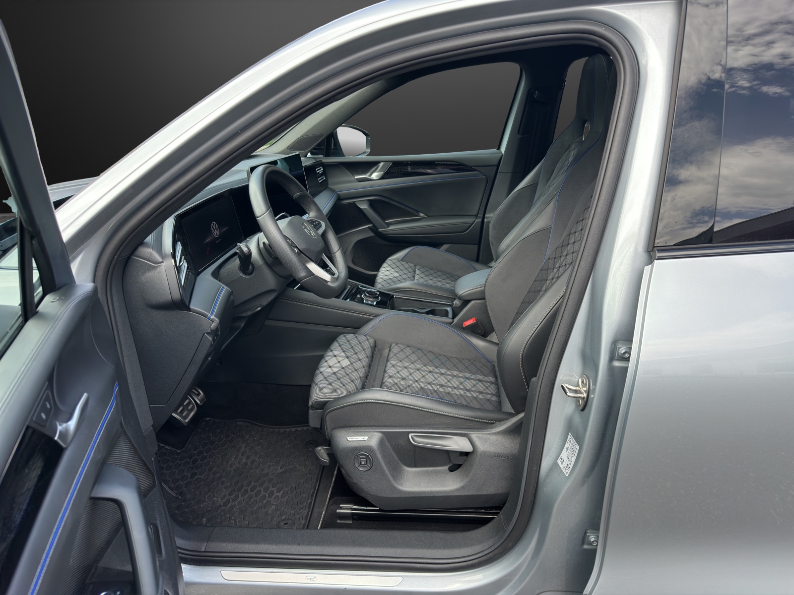 VW Tiguan 2.0 TDI SCR R-Line 4Motion DSG-image-7