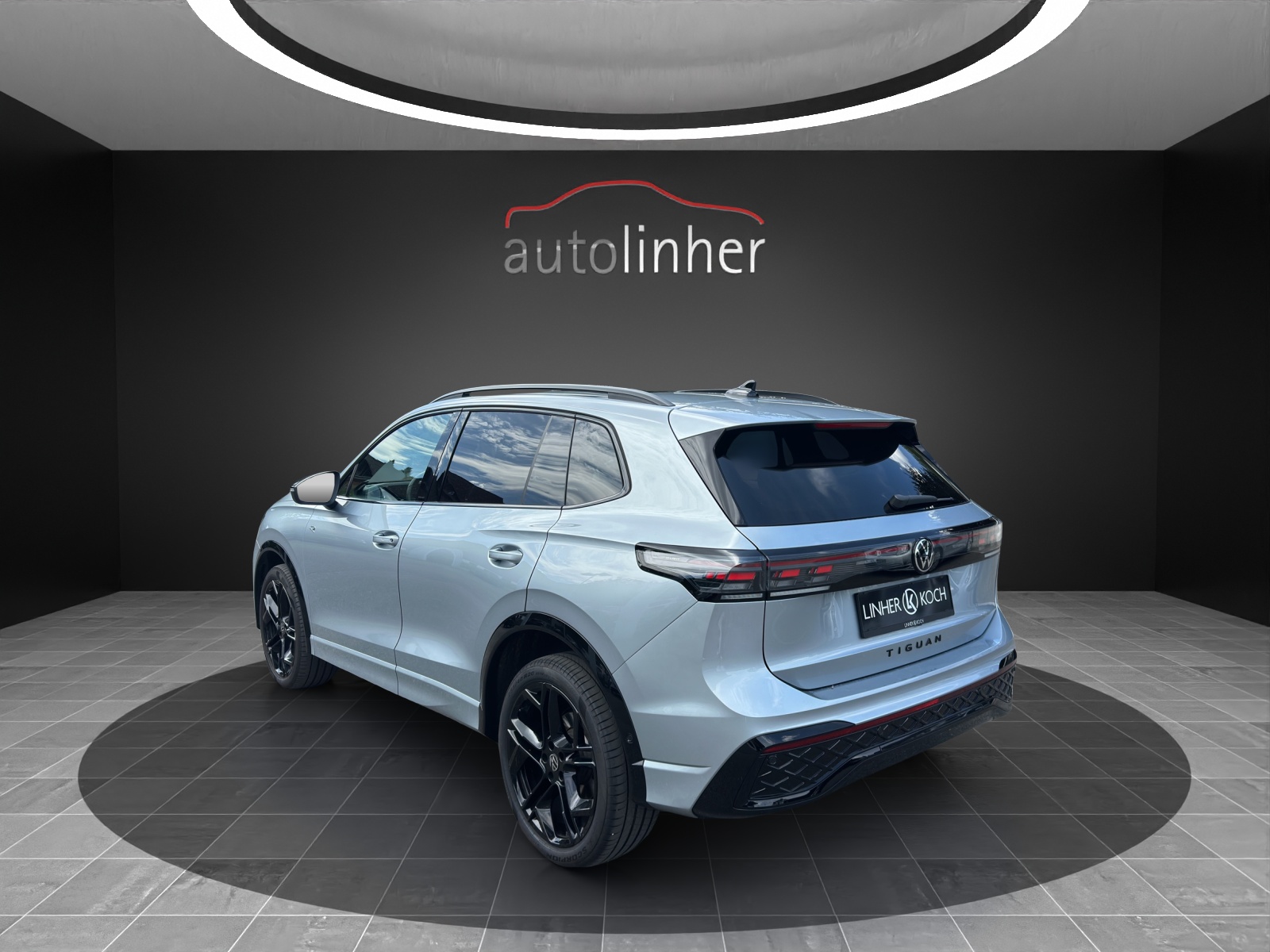 VW Tiguan 2.0 TDI SCR R-Line 4Motion DSG-image-2