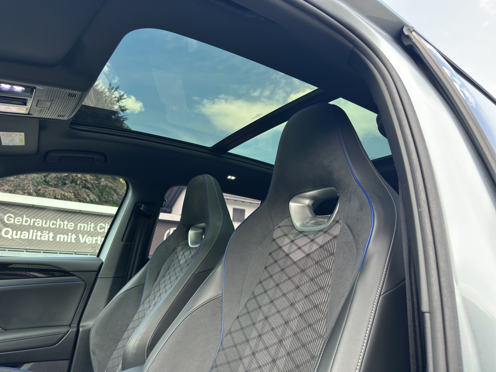 VW Tiguan 2.0 TDI SCR R-Line 4Motion DSG-image-15
