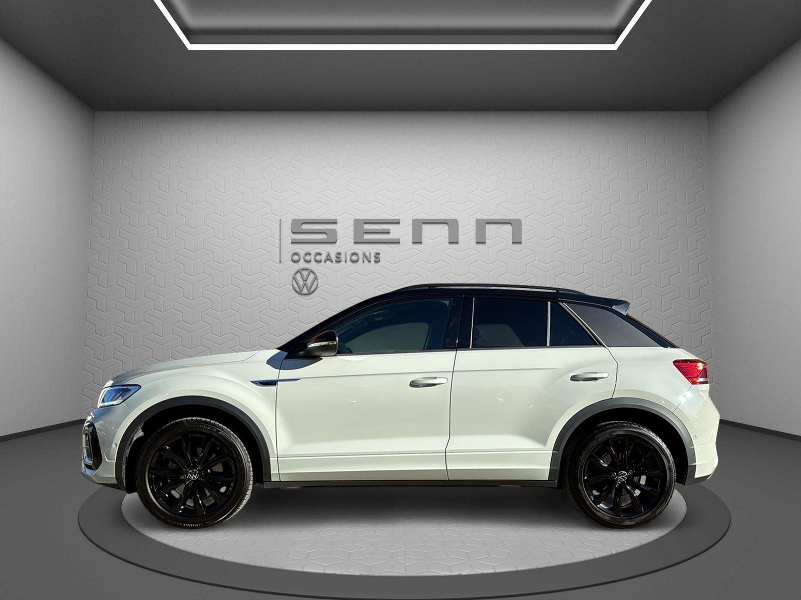 VW T-Roc 2.0 TSI R-Line DSG 4Motion-image-2