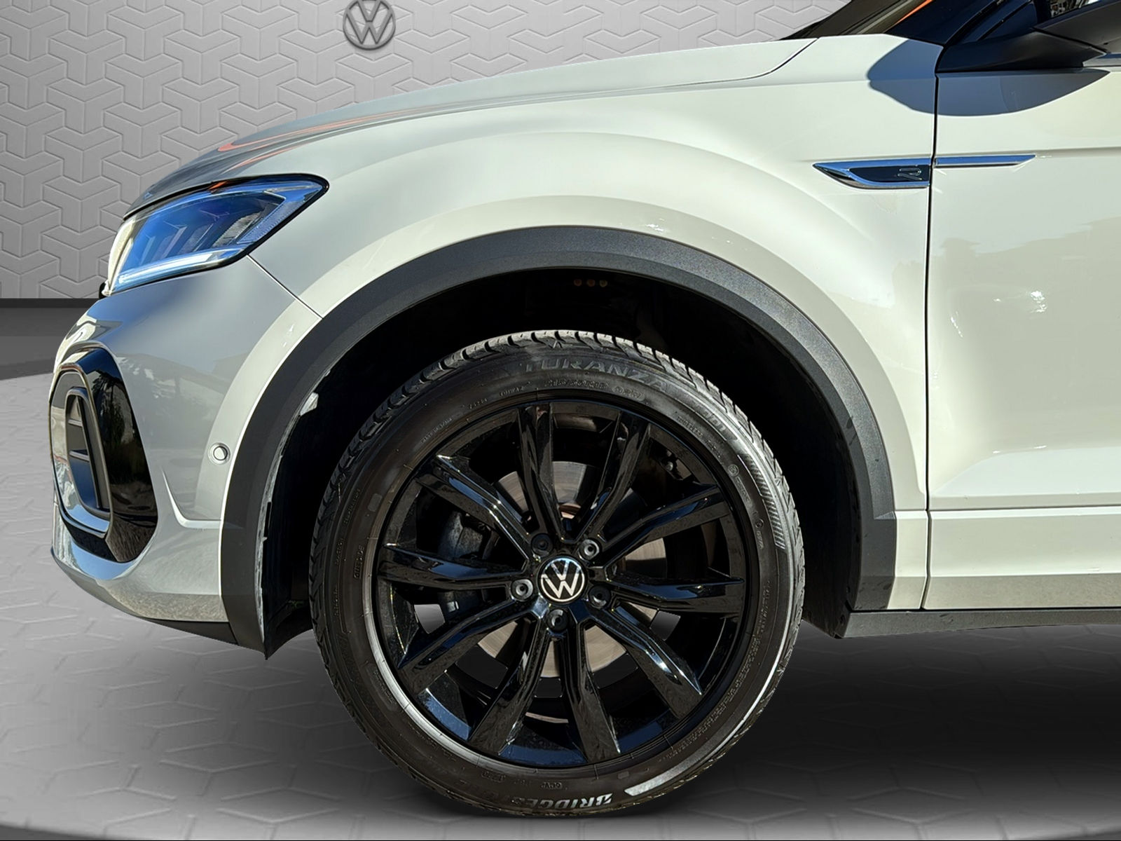 VW T-Roc 2.0 TSI R-Line DSG 4Motion-image-8