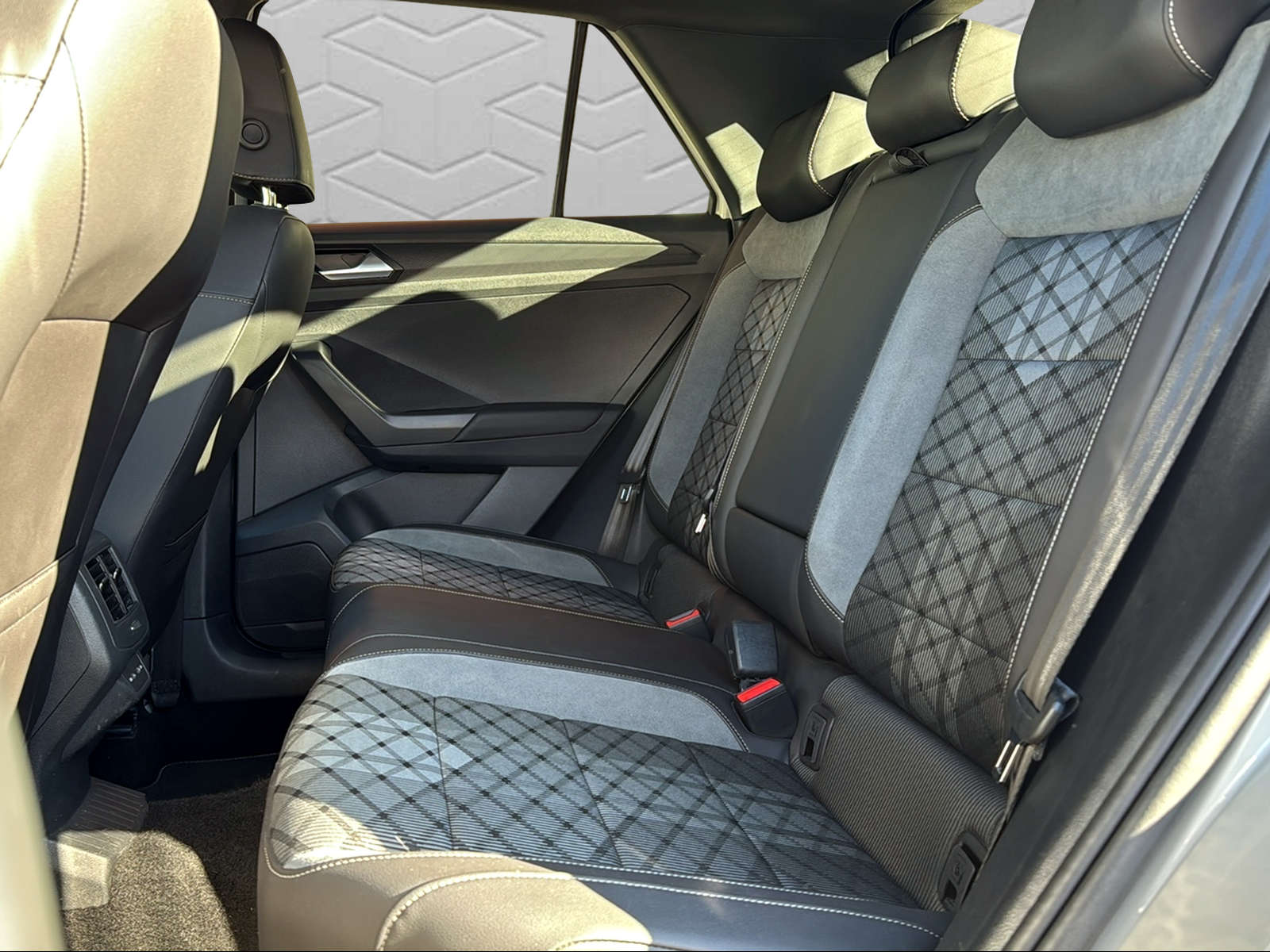 VW T-Roc 2.0 TSI R-Line DSG 4Motion-image-15