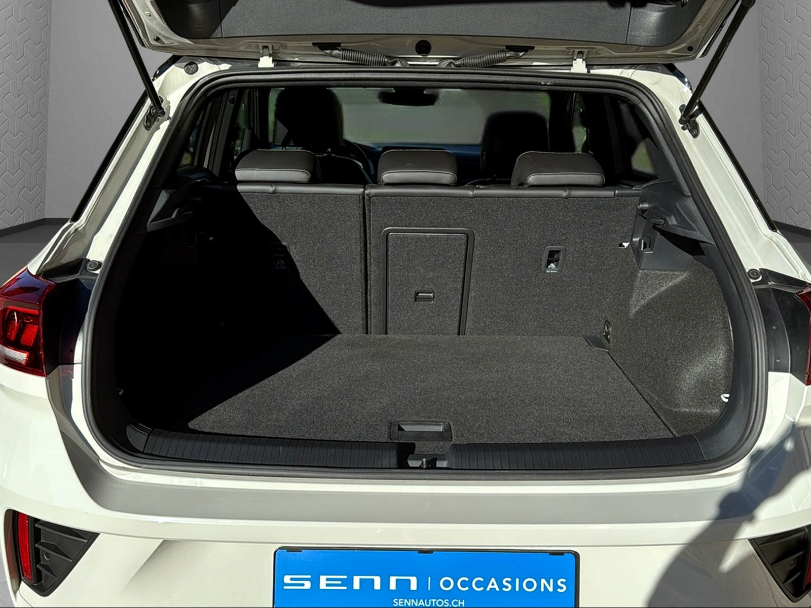 VW T-Roc 2.0 TSI R-Line DSG 4Motion-image-9