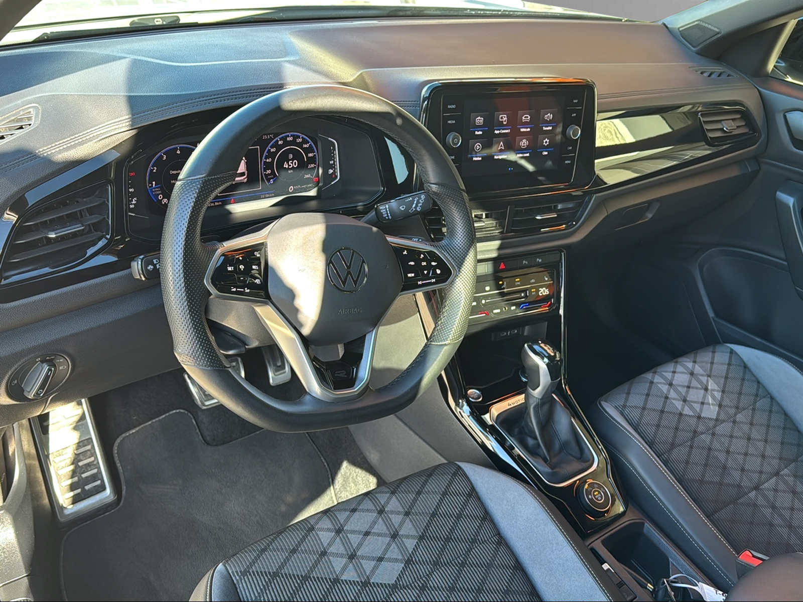 VW T-Roc 2.0 TSI R-Line DSG 4Motion-image-11