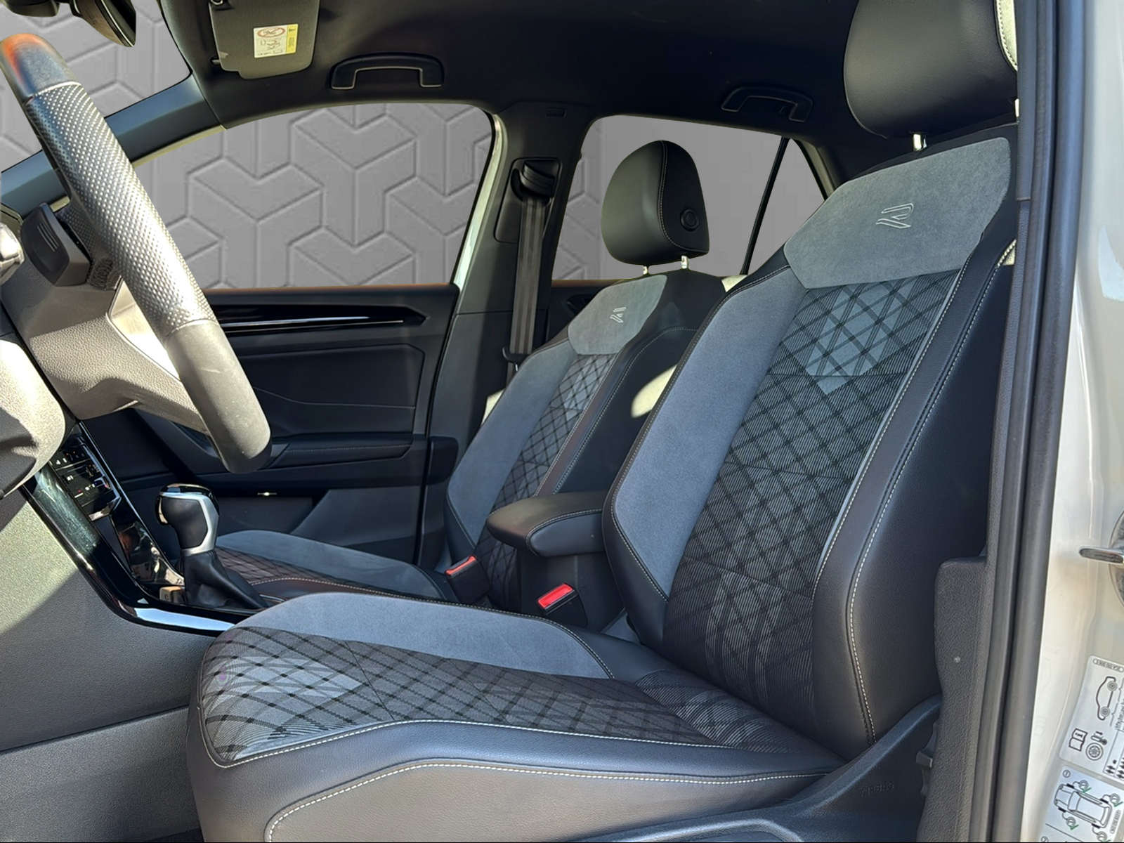 VW T-Roc 2.0 TSI R-Line DSG 4Motion-image-10