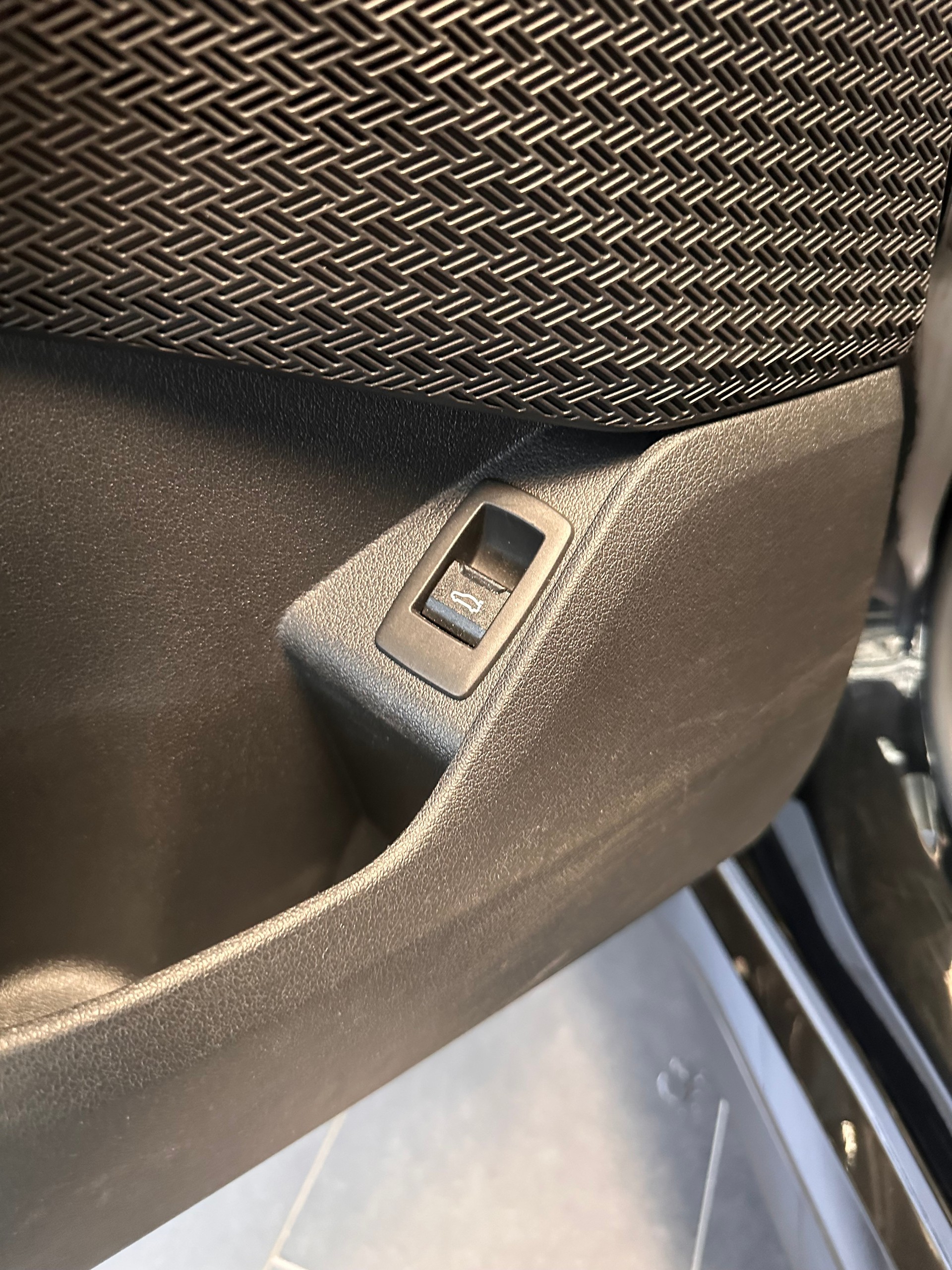 BMW X1 30e xDrive paddles-image-13