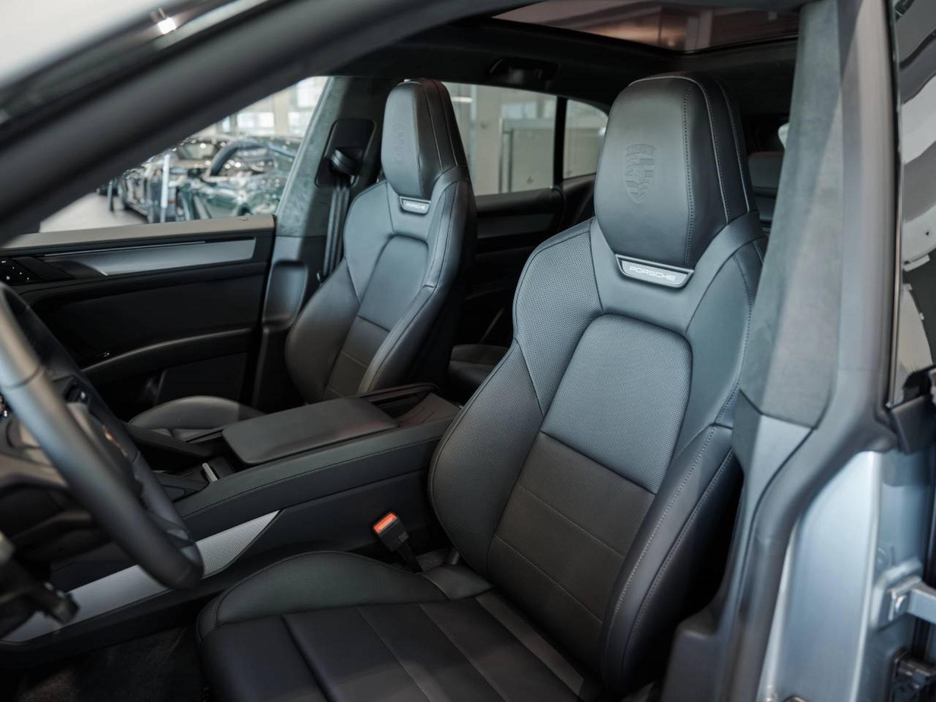 PORSCHE Cayenne S Electric-image-4