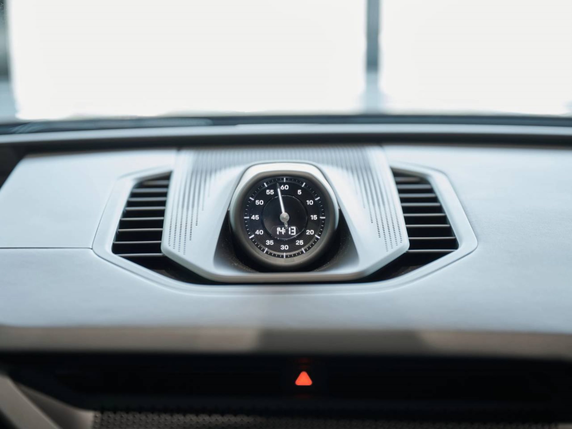 PORSCHE Cayenne S Electric-image-29