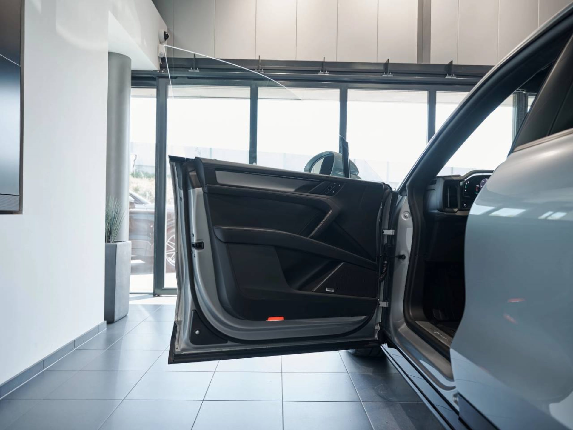PORSCHE Cayenne S Electric-image-20
