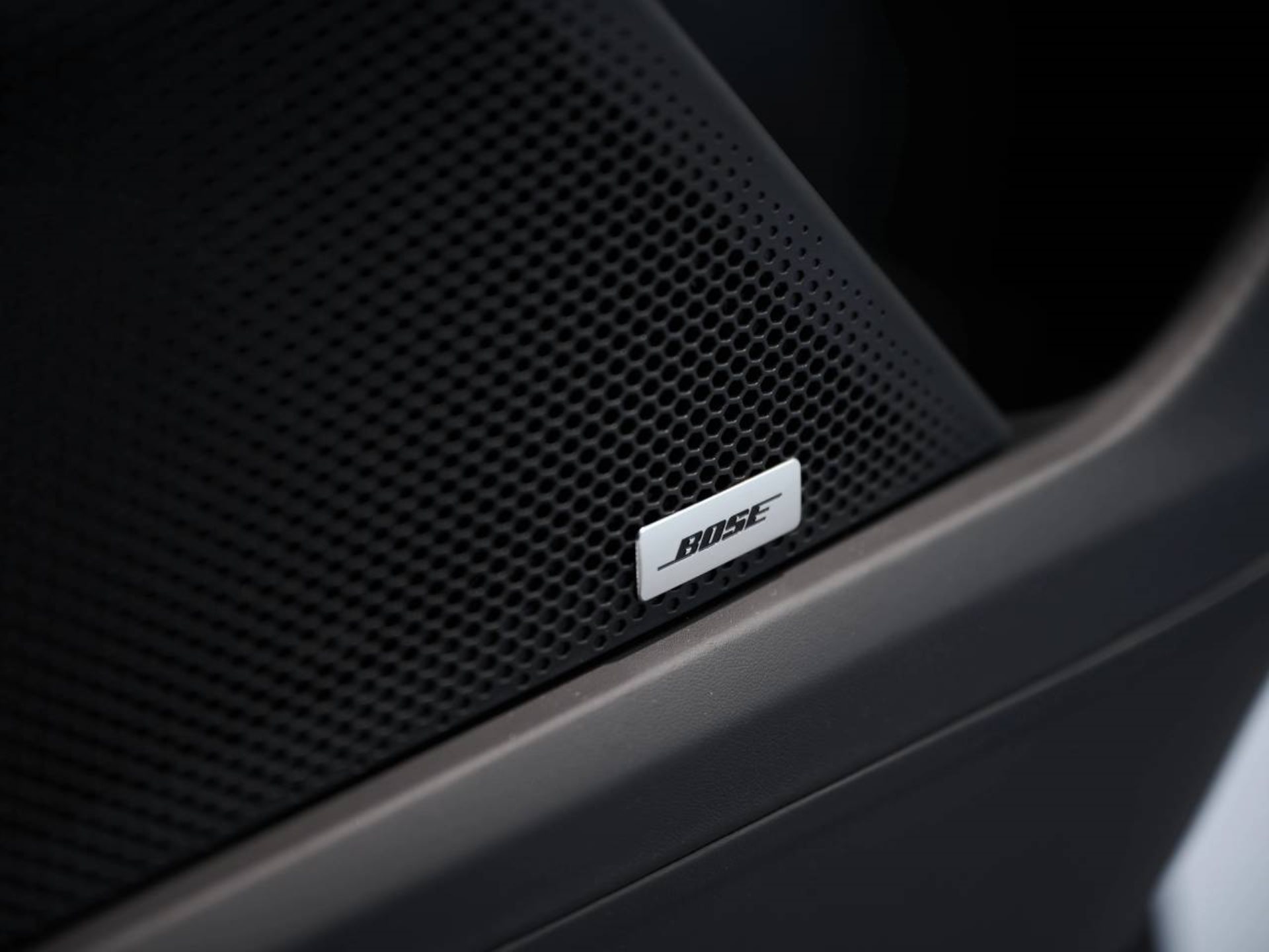 PORSCHE Cayenne S Electric-image-30