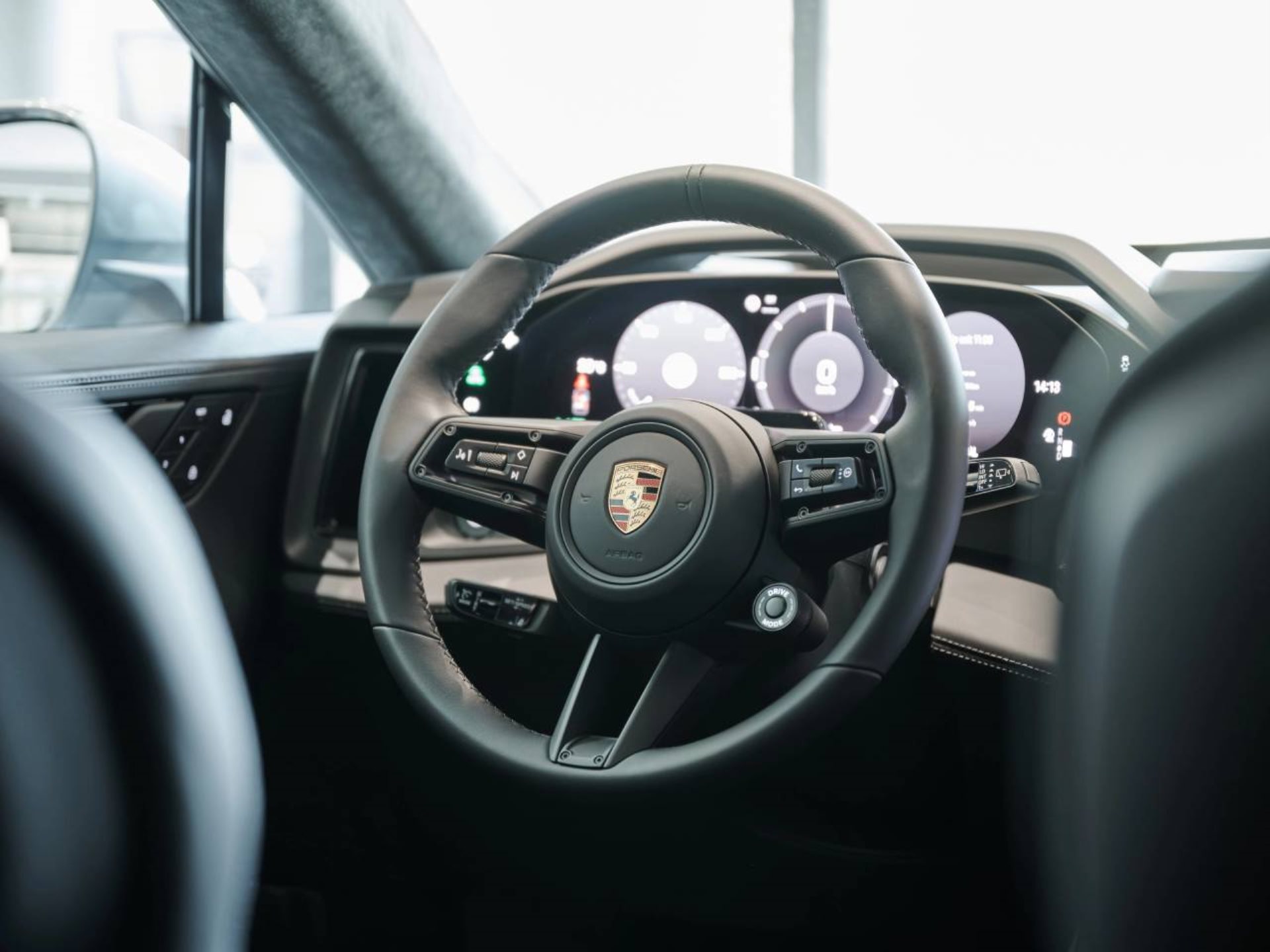 PORSCHE Cayenne S Electric-image-14