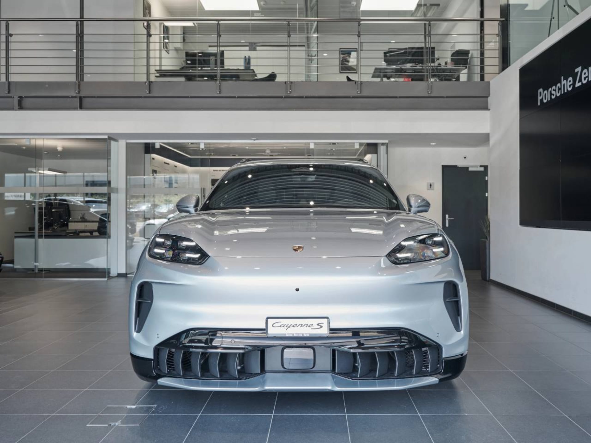 PORSCHE Cayenne S Electric-image-8