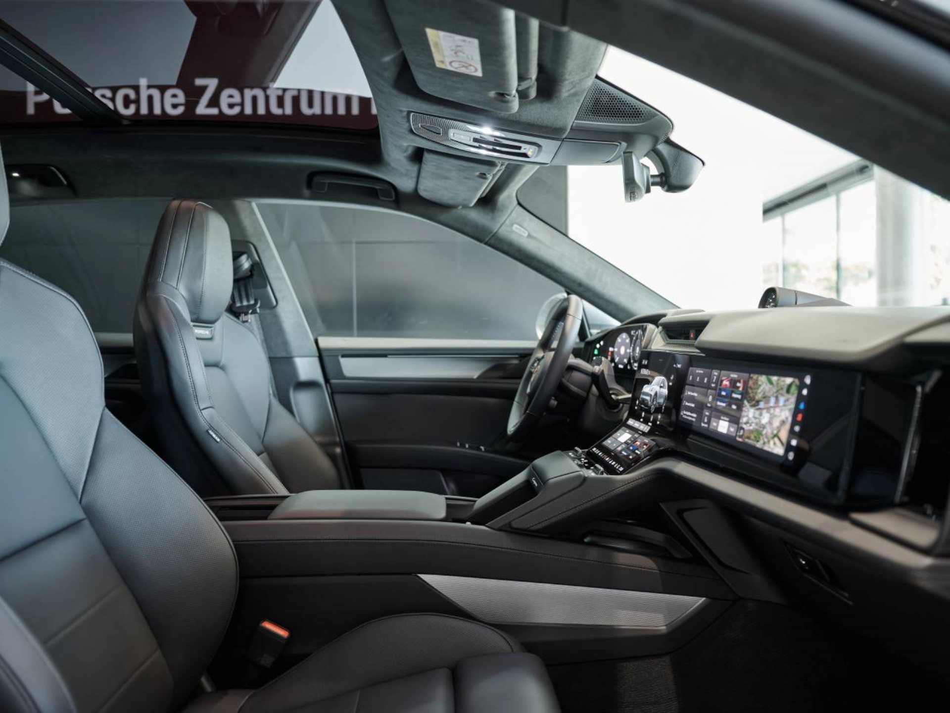 PORSCHE Cayenne S Electric-image-18
