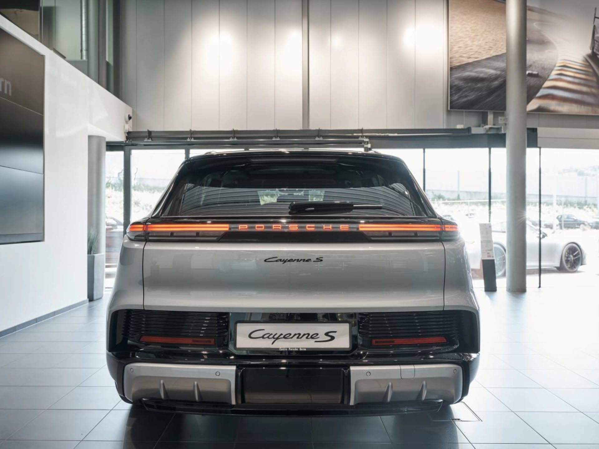 PORSCHE Cayenne S Electric-image-5