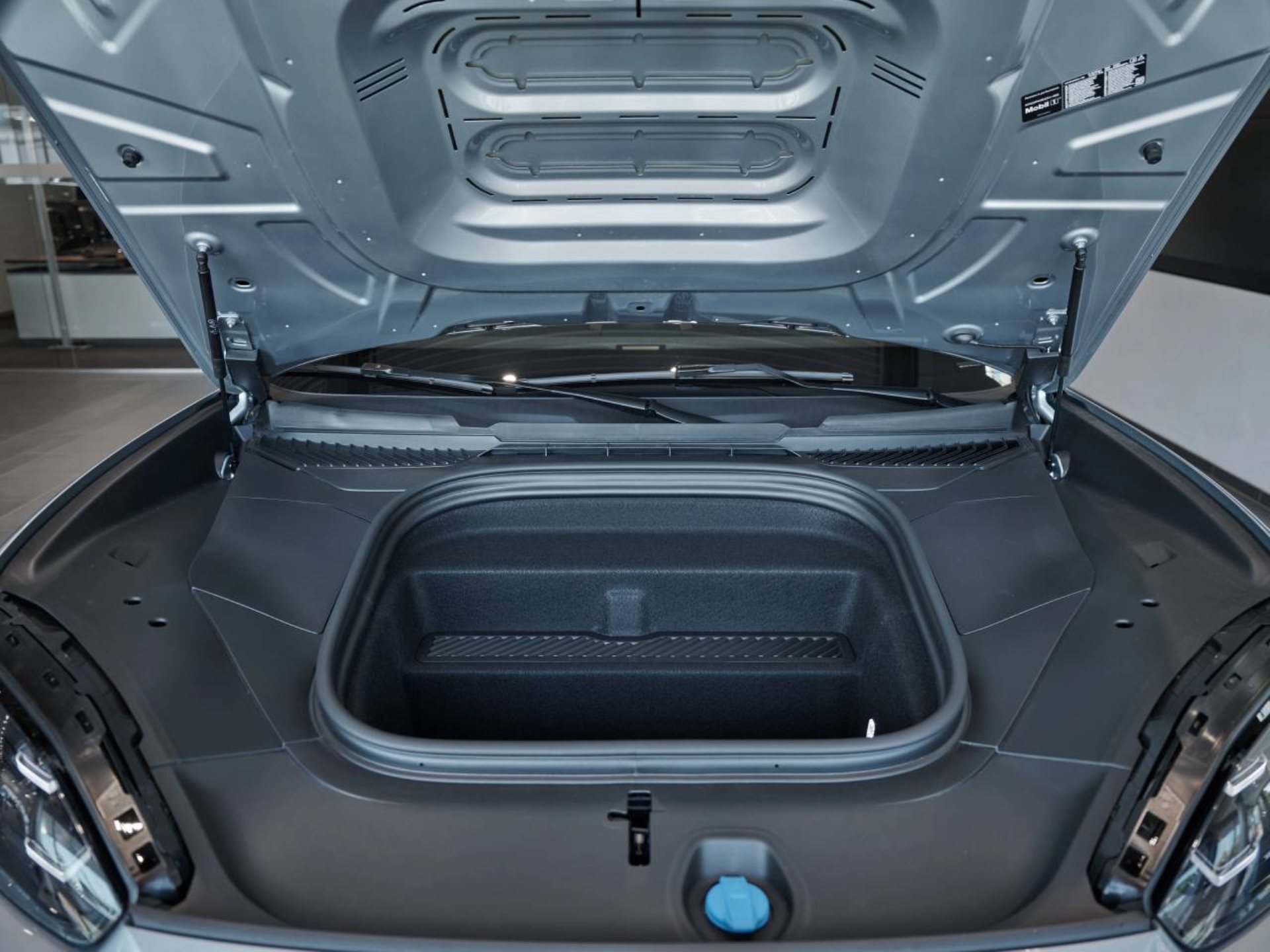 PORSCHE Cayenne S Electric-image-11