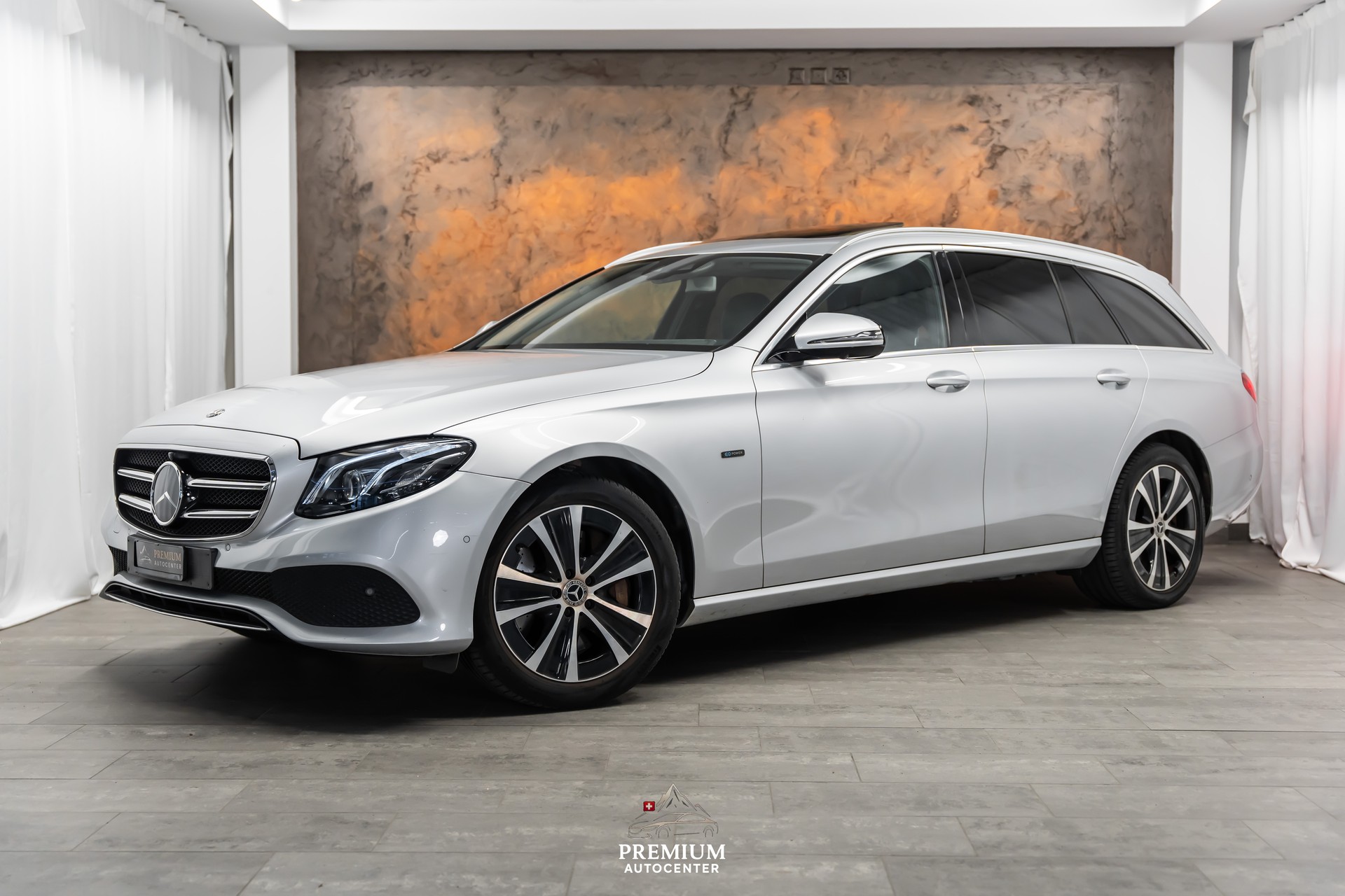 MERCEDES-BENZ E 300 de Avantgarde 9G-Tronic *Panorama*Head-Up*Fahrassist*360°*-image-0
