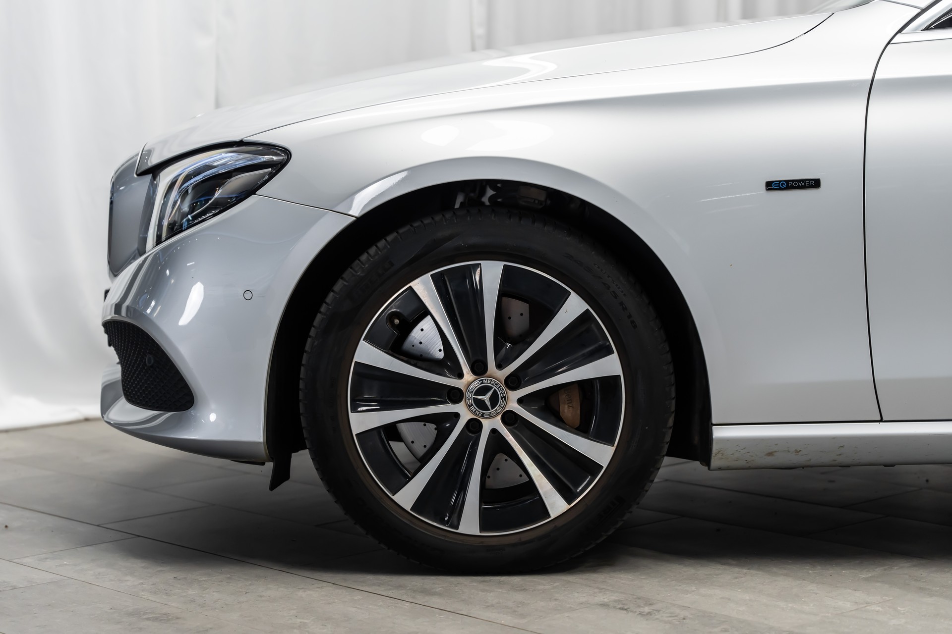 MERCEDES-BENZ E 300 de Avantgarde 9G-Tronic *Panorama*Head-Up*Fahrassist*360°*-image-3