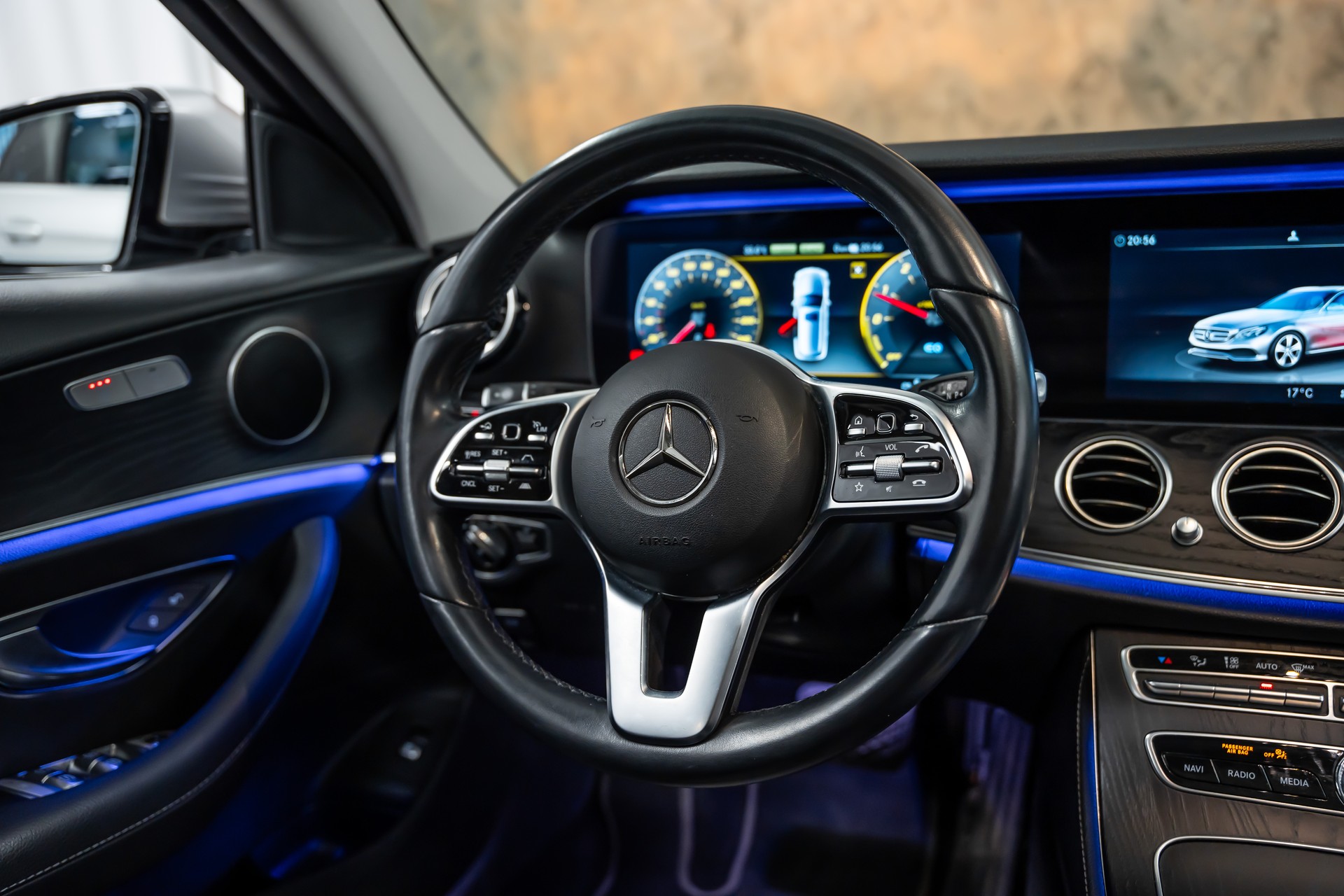 MERCEDES-BENZ E 300 de Avantgarde 9G-Tronic *Panorama*Head-Up*Fahrassist*360°*-image-17
