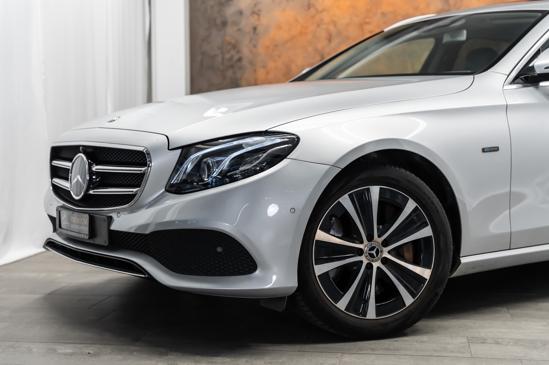 MERCEDES-BENZ E 300 de Avantgarde 9G-Tronic *Panorama*Head-Up*Fahrassist*360°*-image-1