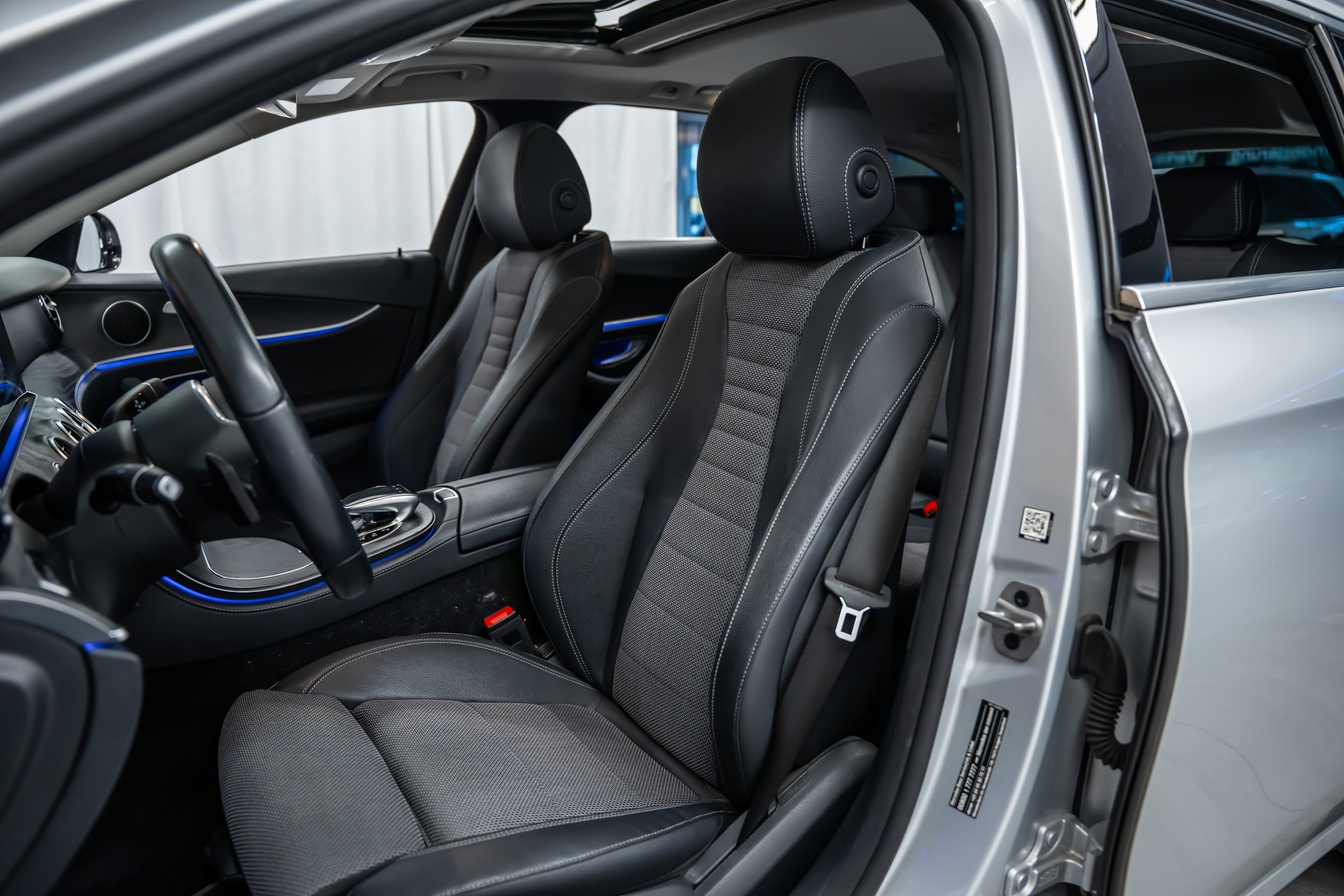 MERCEDES-BENZ E 300 de Avantgarde 9G-Tronic *Panorama*Head-Up*Fahrassist*360°*-image-13