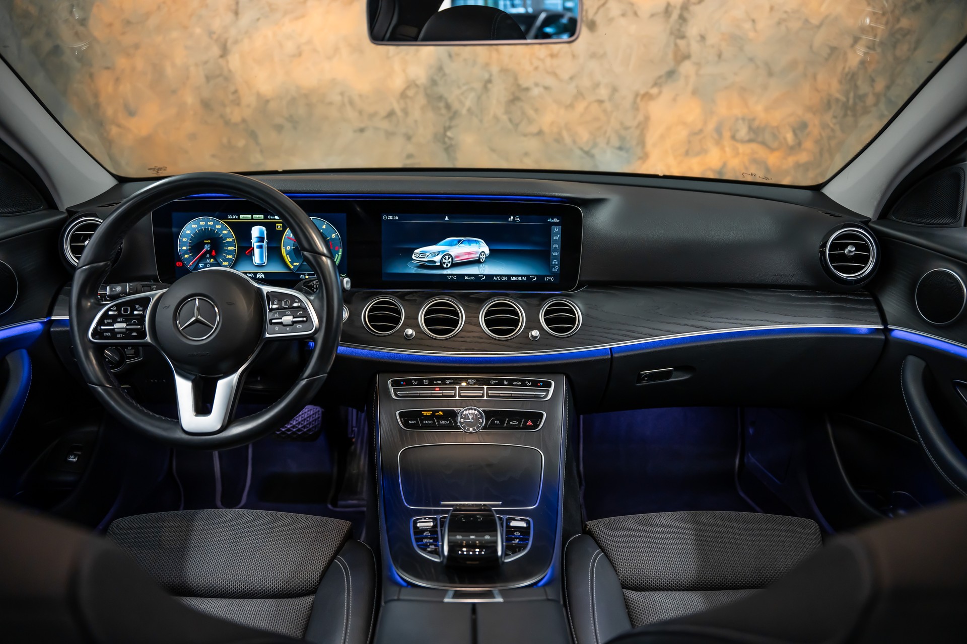 MERCEDES-BENZ E 300 de Avantgarde 9G-Tronic *Panorama*Head-Up*Fahrassist*360°*-image-16