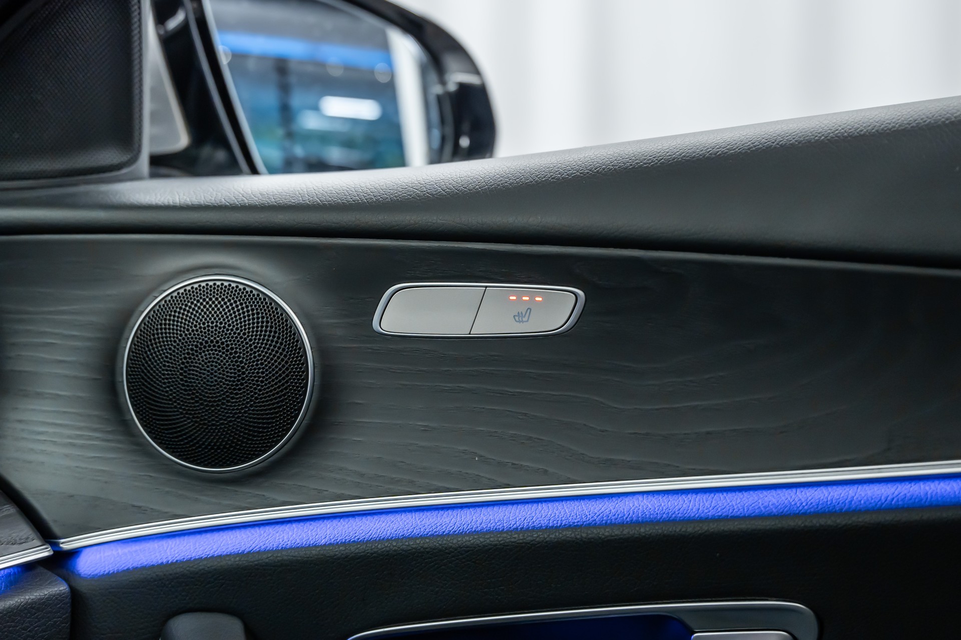 MERCEDES-BENZ E 300 de Avantgarde 9G-Tronic *Panorama*Head-Up*Fahrassist*360°*-image-25