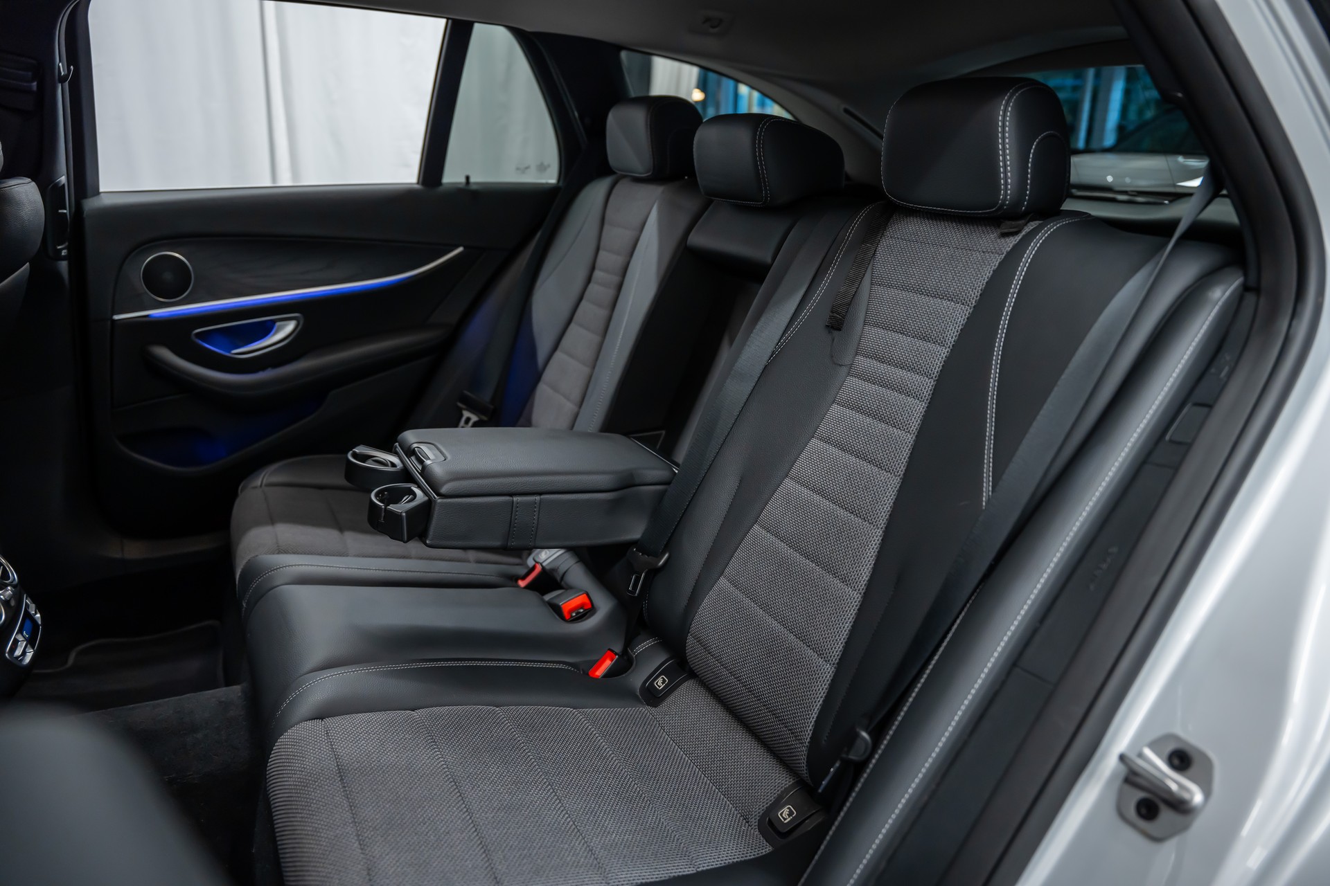 MERCEDES-BENZ E 300 de Avantgarde 9G-Tronic *Panorama*Head-Up*Fahrassist*360°*-image-15