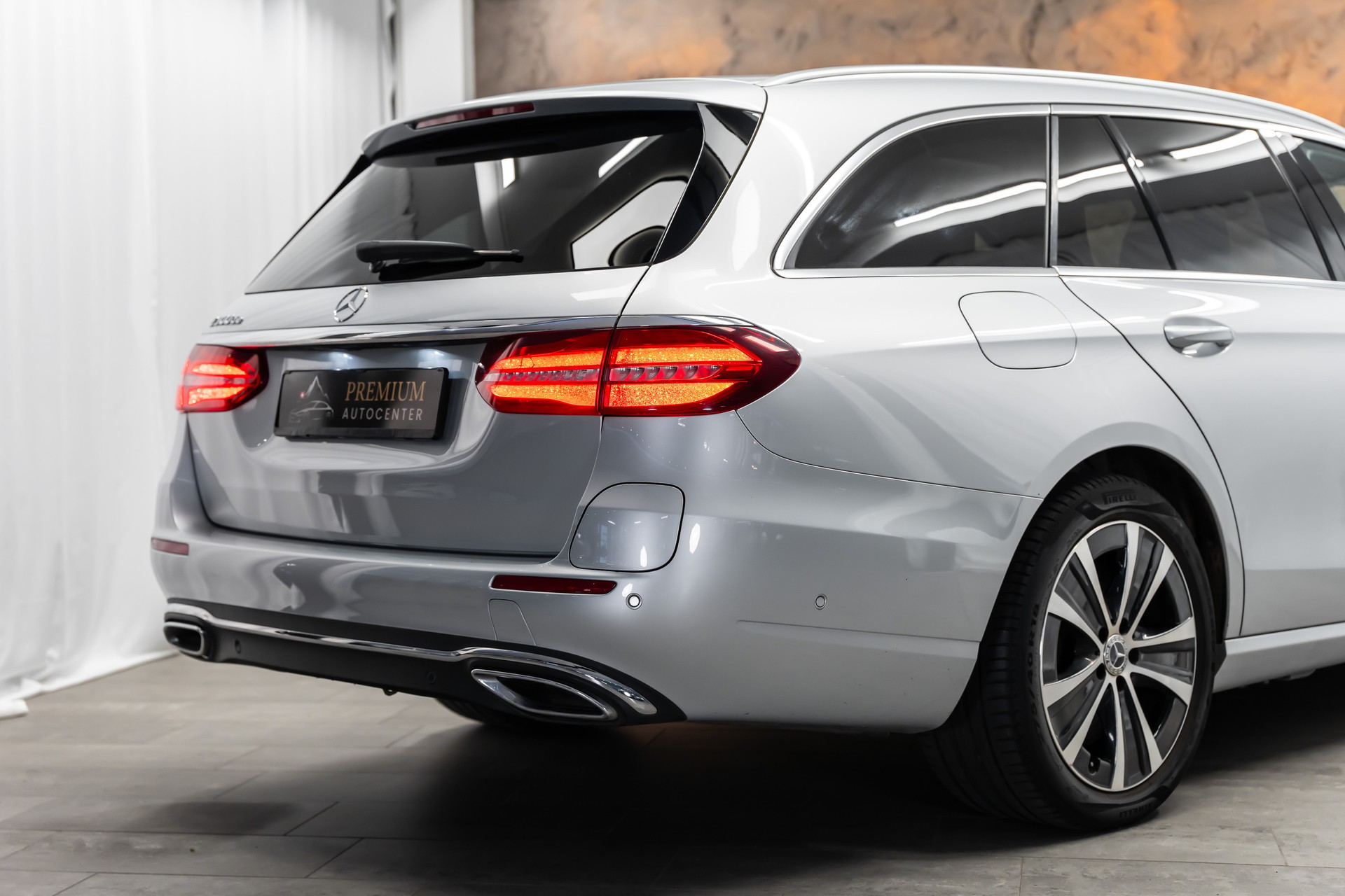 MERCEDES-BENZ E 300 de Avantgarde 9G-Tronic *Panorama*Head-Up*Fahrassist*360°*-image-7