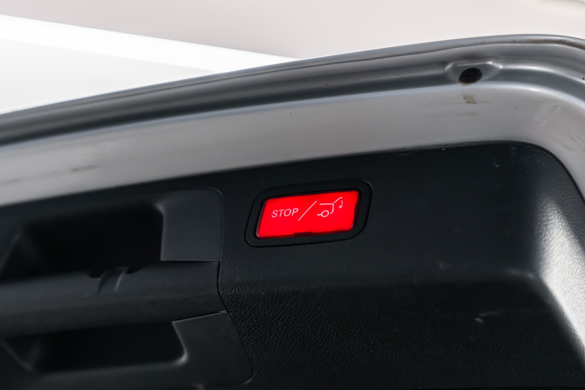 MERCEDES-BENZ E 300 de Avantgarde 9G-Tronic *Panorama*Head-Up*Fahrassist*360°*-image-9