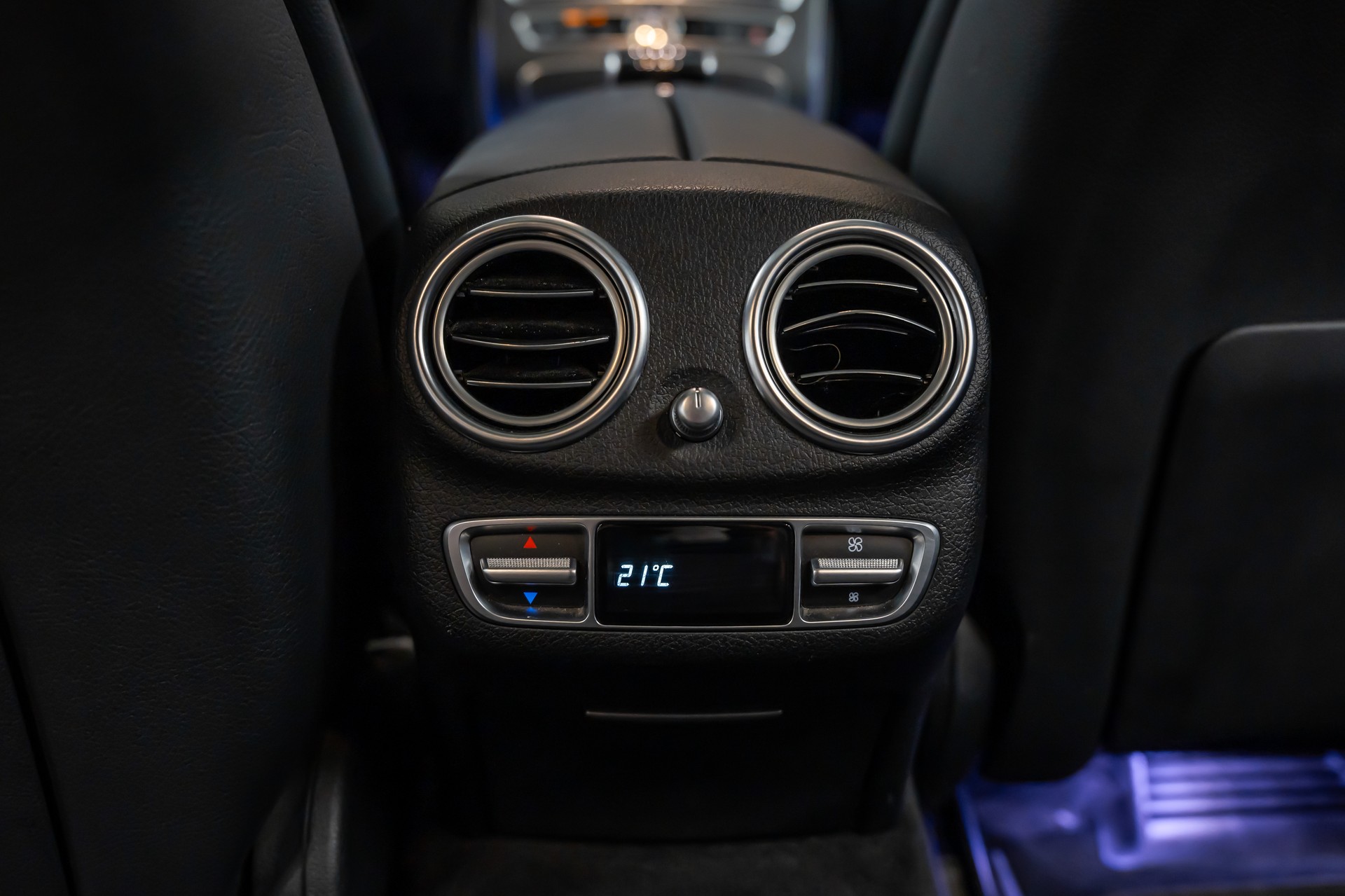 MERCEDES-BENZ E 300 de Avantgarde 9G-Tronic *Panorama*Head-Up*Fahrassist*360°*-image-30