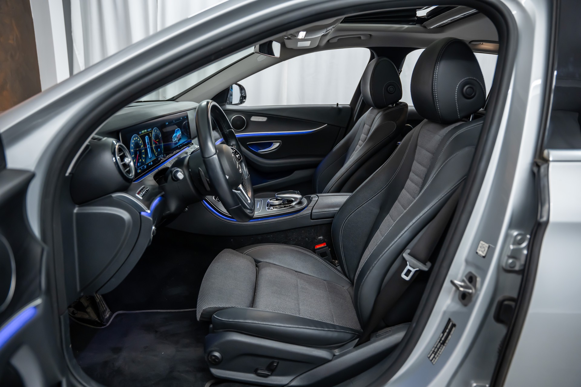 MERCEDES-BENZ E 300 de Avantgarde 9G-Tronic *Panorama*Head-Up*Fahrassist*360°*-image-12