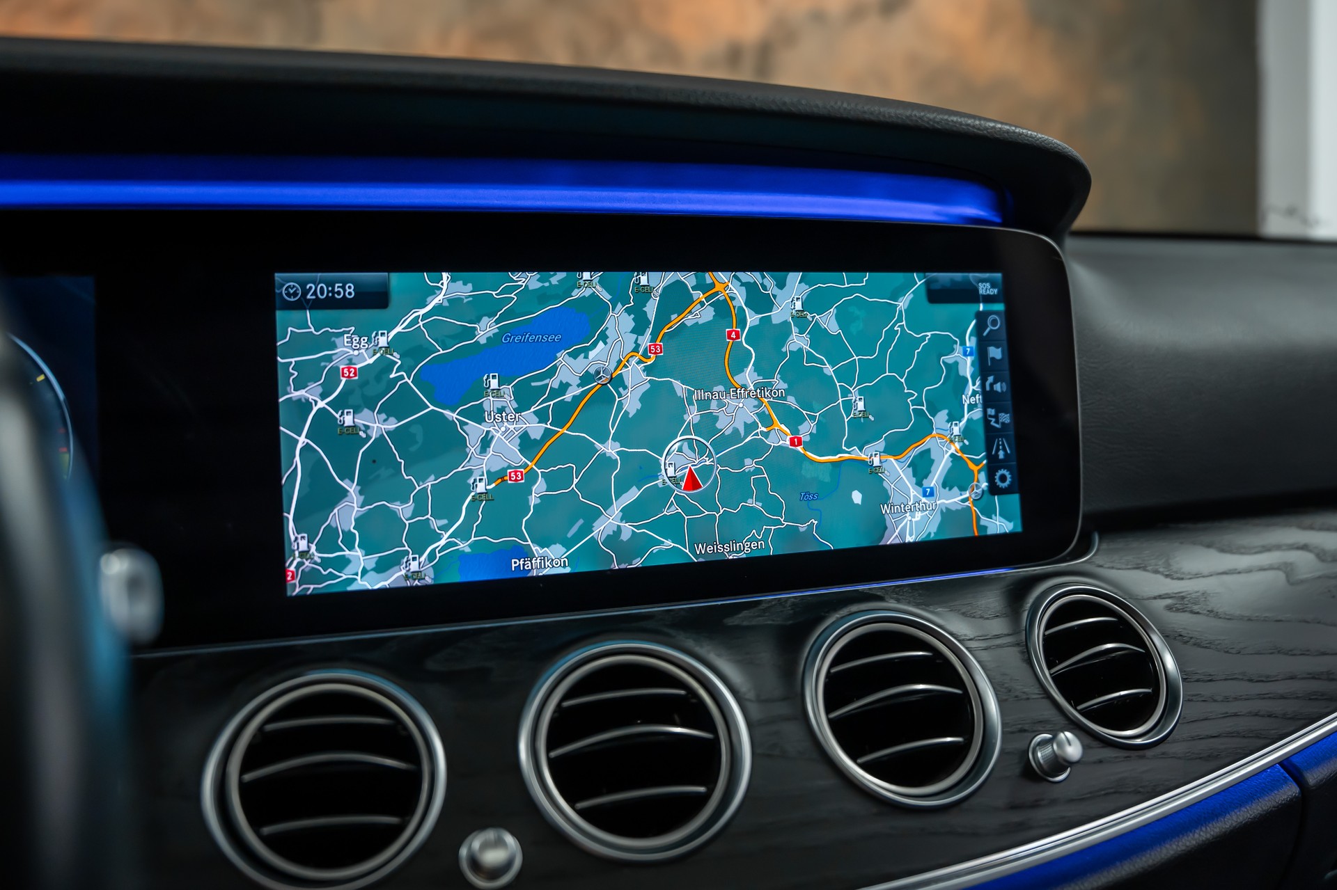 MERCEDES-BENZ E 300 de Avantgarde 9G-Tronic *Panorama*Head-Up*Fahrassist*360°*-image-29