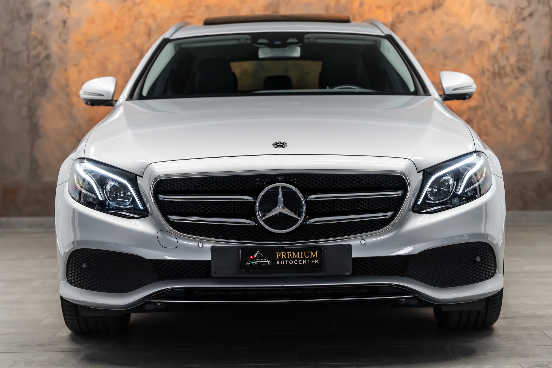 MERCEDES-BENZ E 300 de Avantgarde 9G-Tronic *Panorama*Head-Up*Fahrassist*360°*-image-5