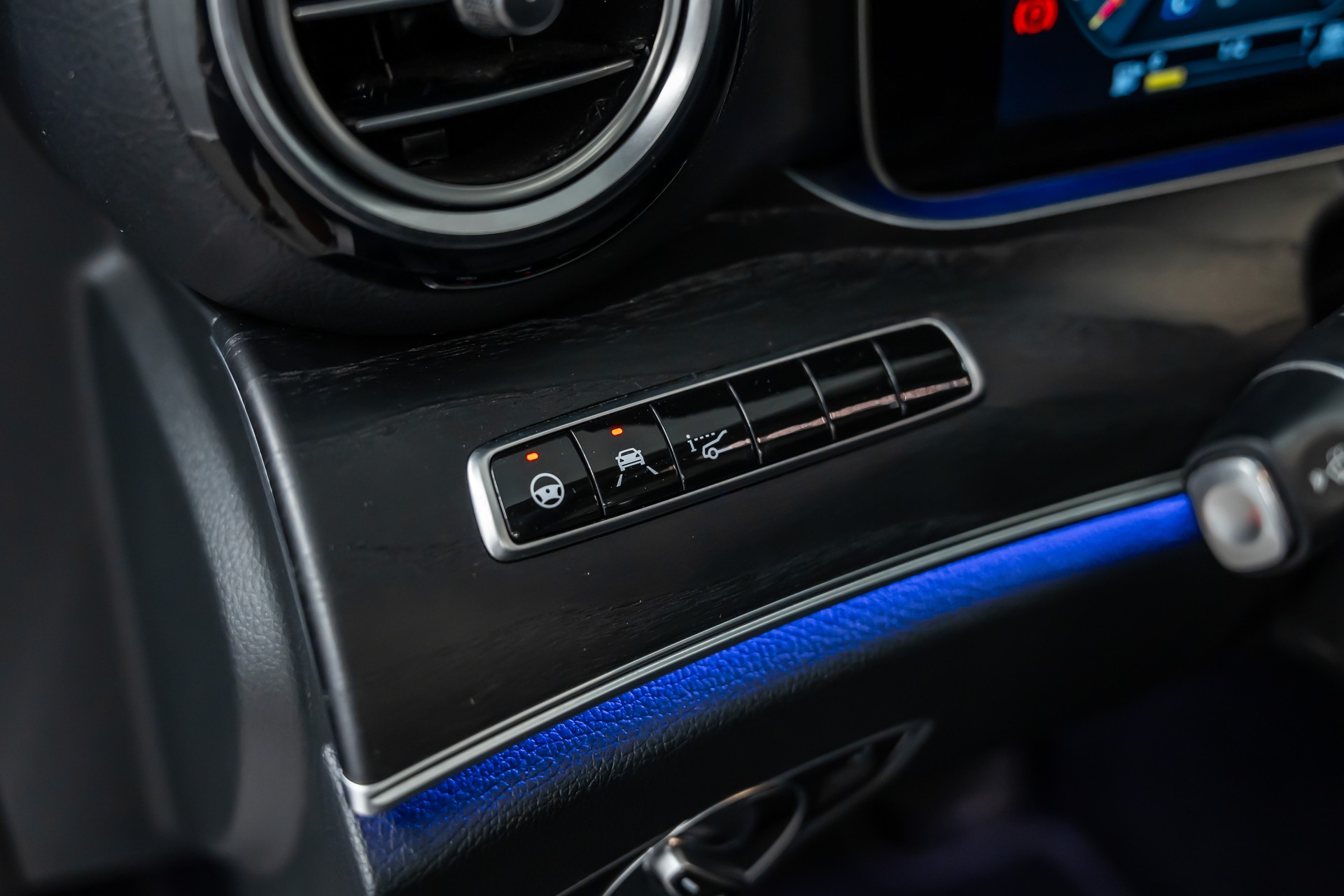 MERCEDES-BENZ E 300 de Avantgarde 9G-Tronic *Panorama*Head-Up*Fahrassist*360°*-image-20