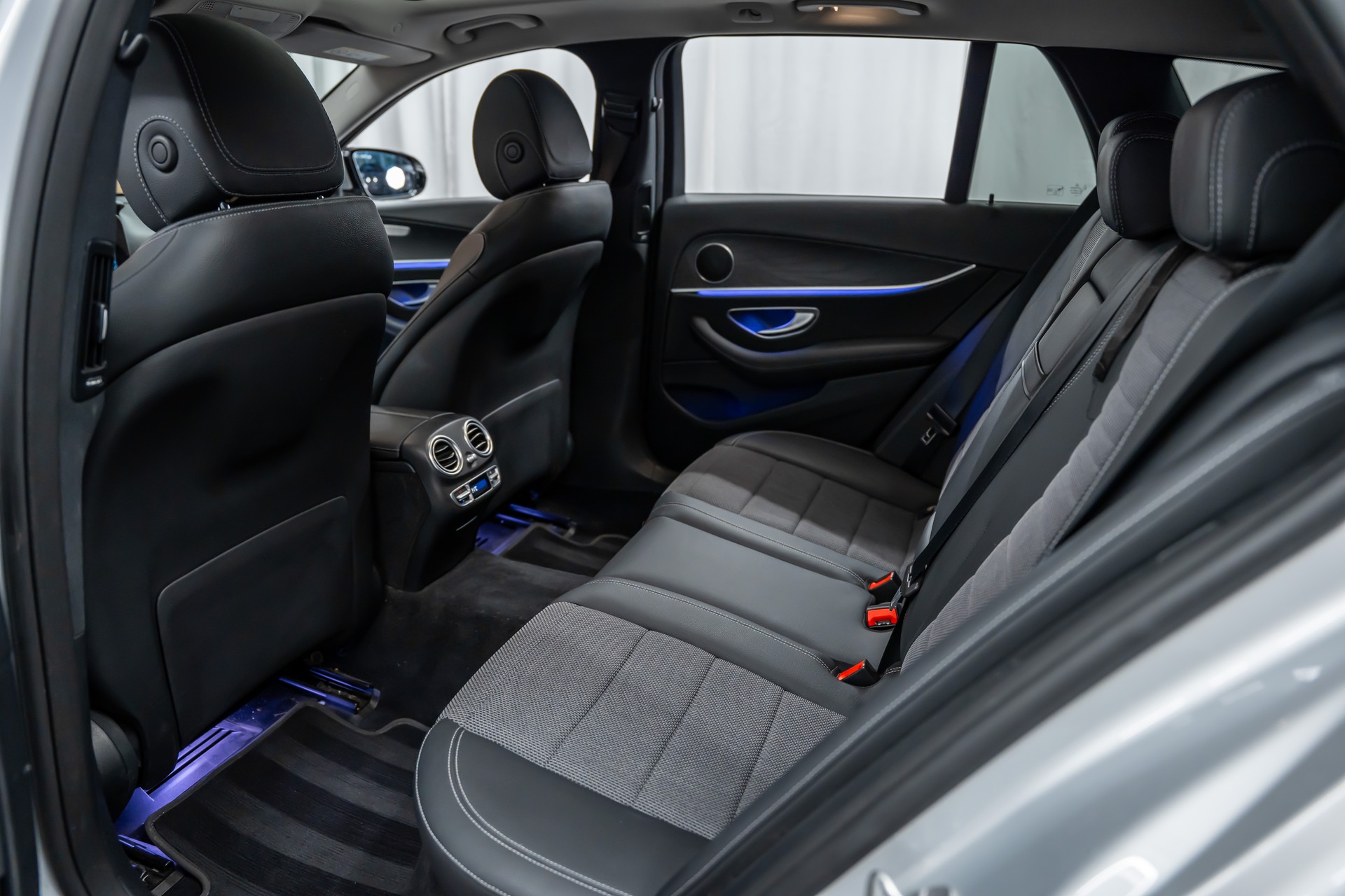 MERCEDES-BENZ E 300 de Avantgarde 9G-Tronic *Panorama*Head-Up*Fahrassist*360°*-image-14