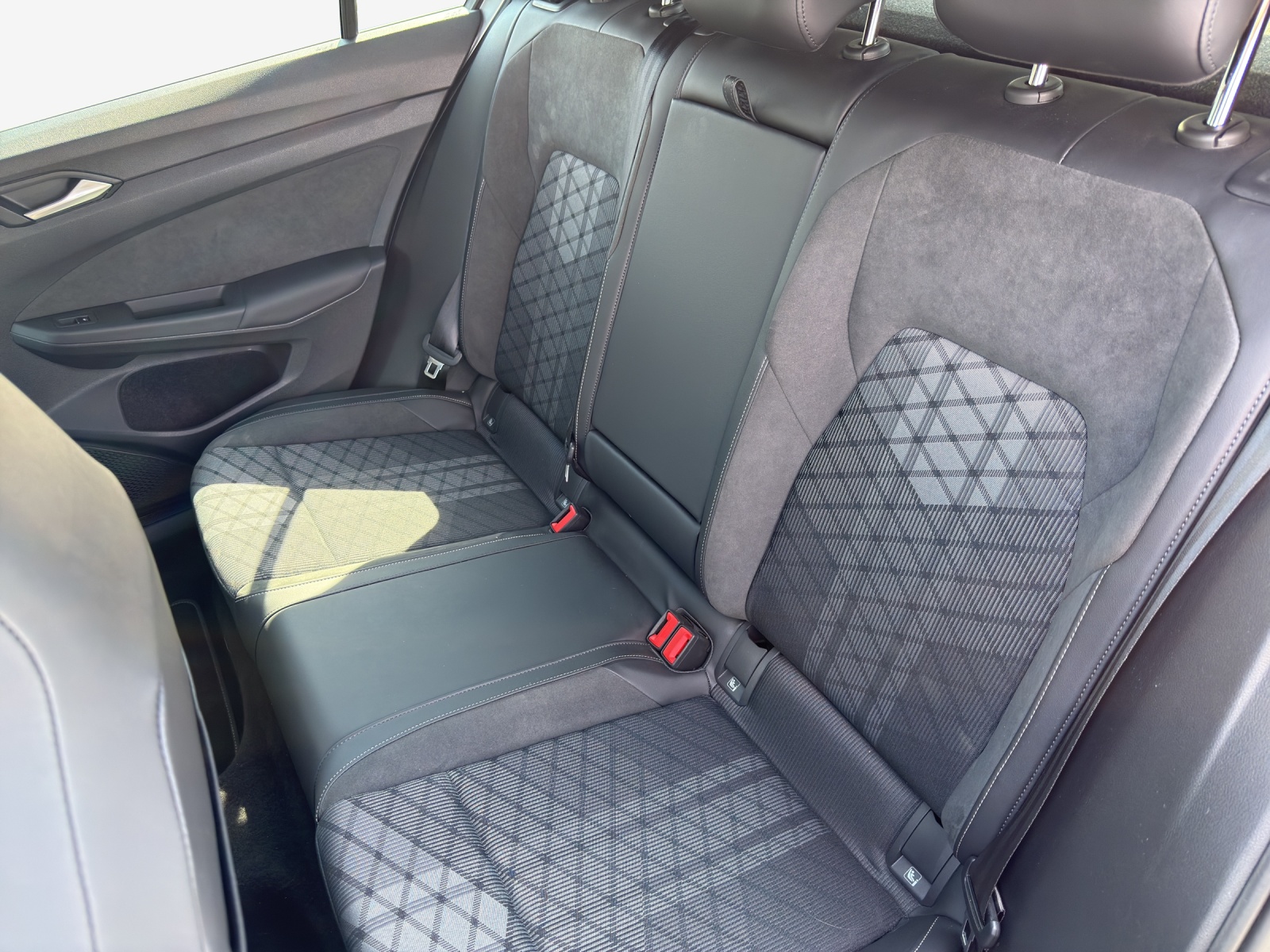 VW Golf 1.5 e TSI mHEV R-Line DSG-image-11