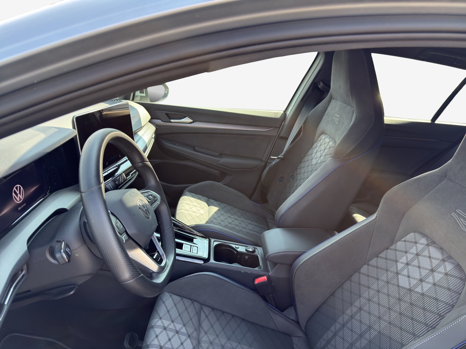 VW Golf 1.5 e TSI mHEV R-Line DSG-image-7