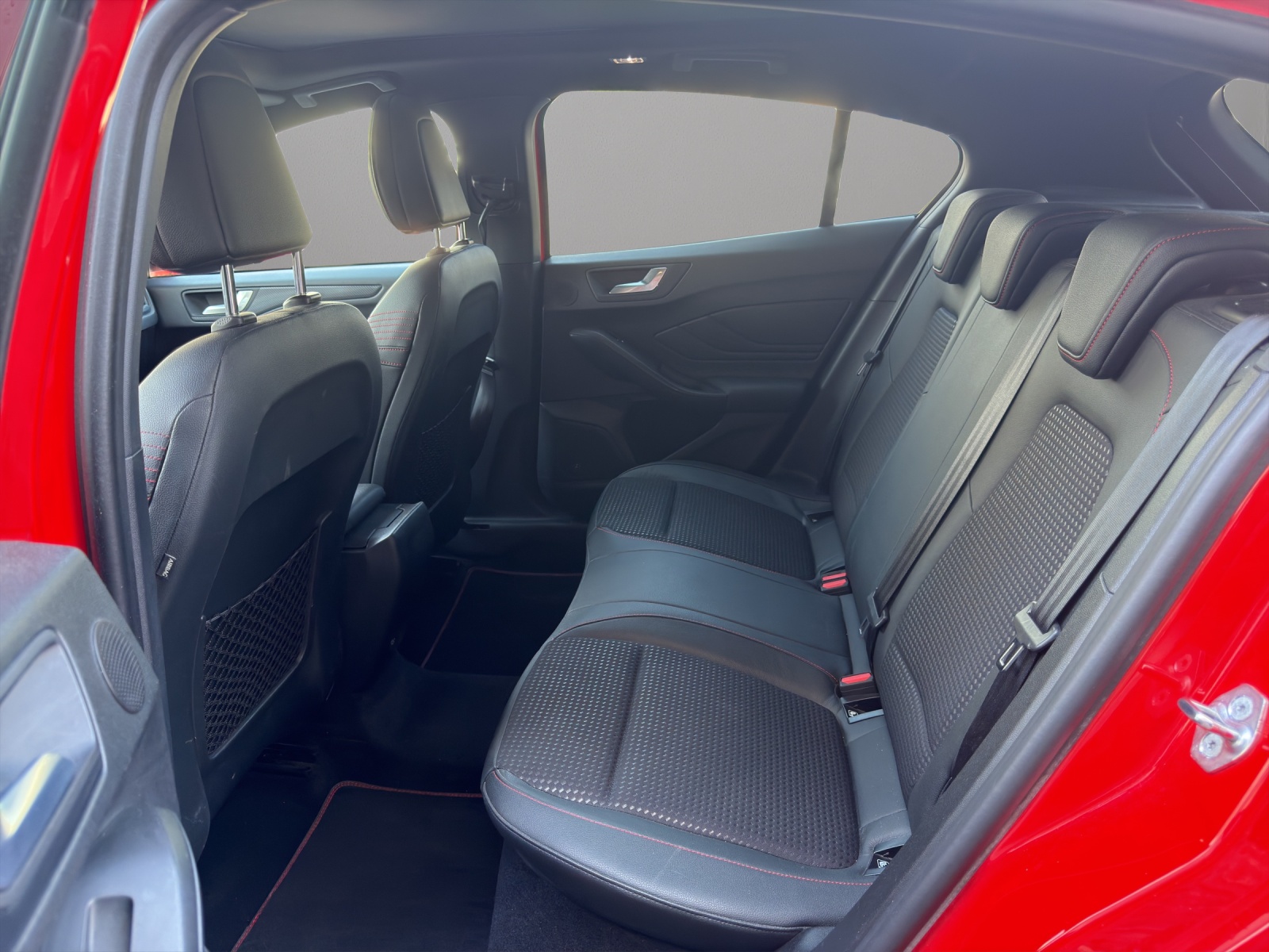 FORD Focus 1.5 SCTi ST-Line-image-12