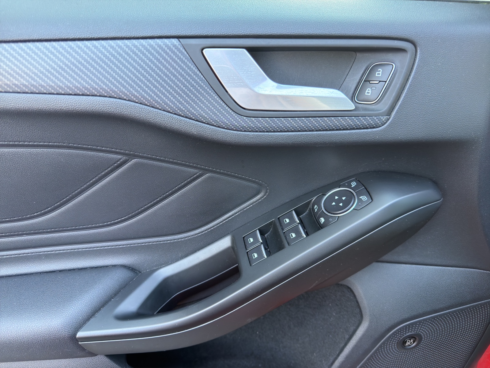 FORD Focus 1.5 SCTi ST-Line-image-11