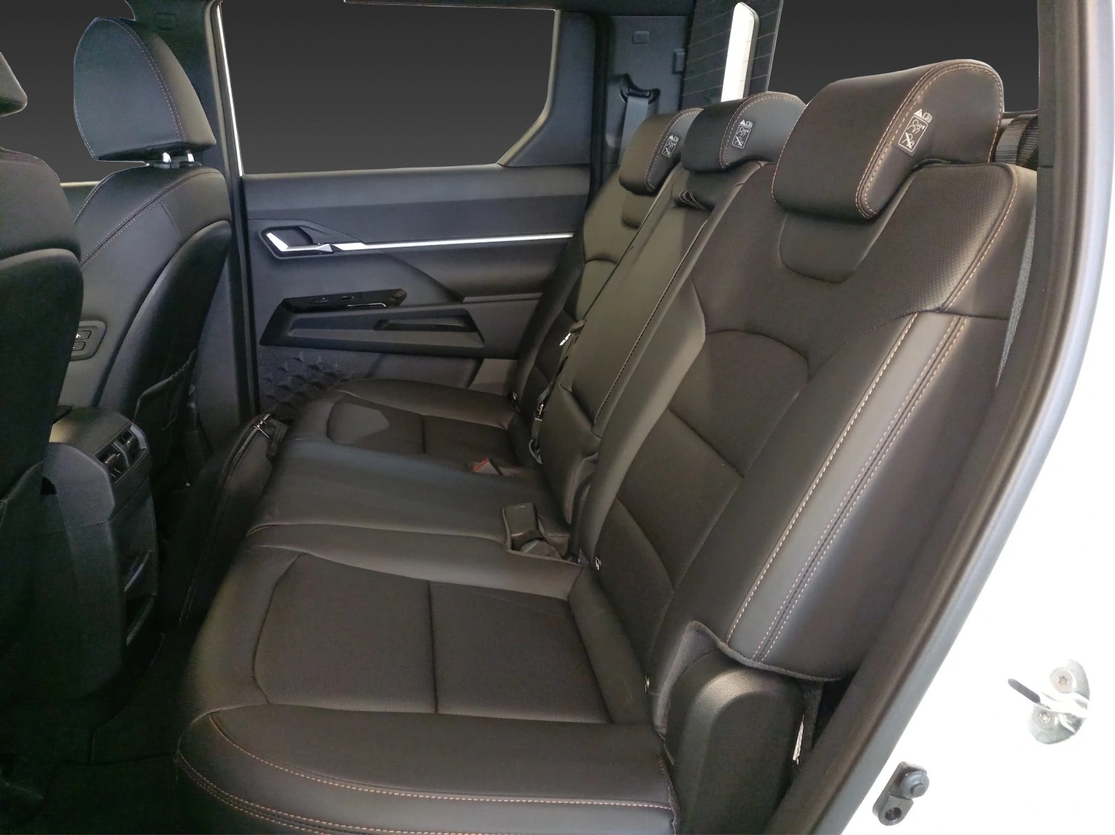 KGM-SsangYong Musso 80,6 kWh Bronze 4WD-image-13
