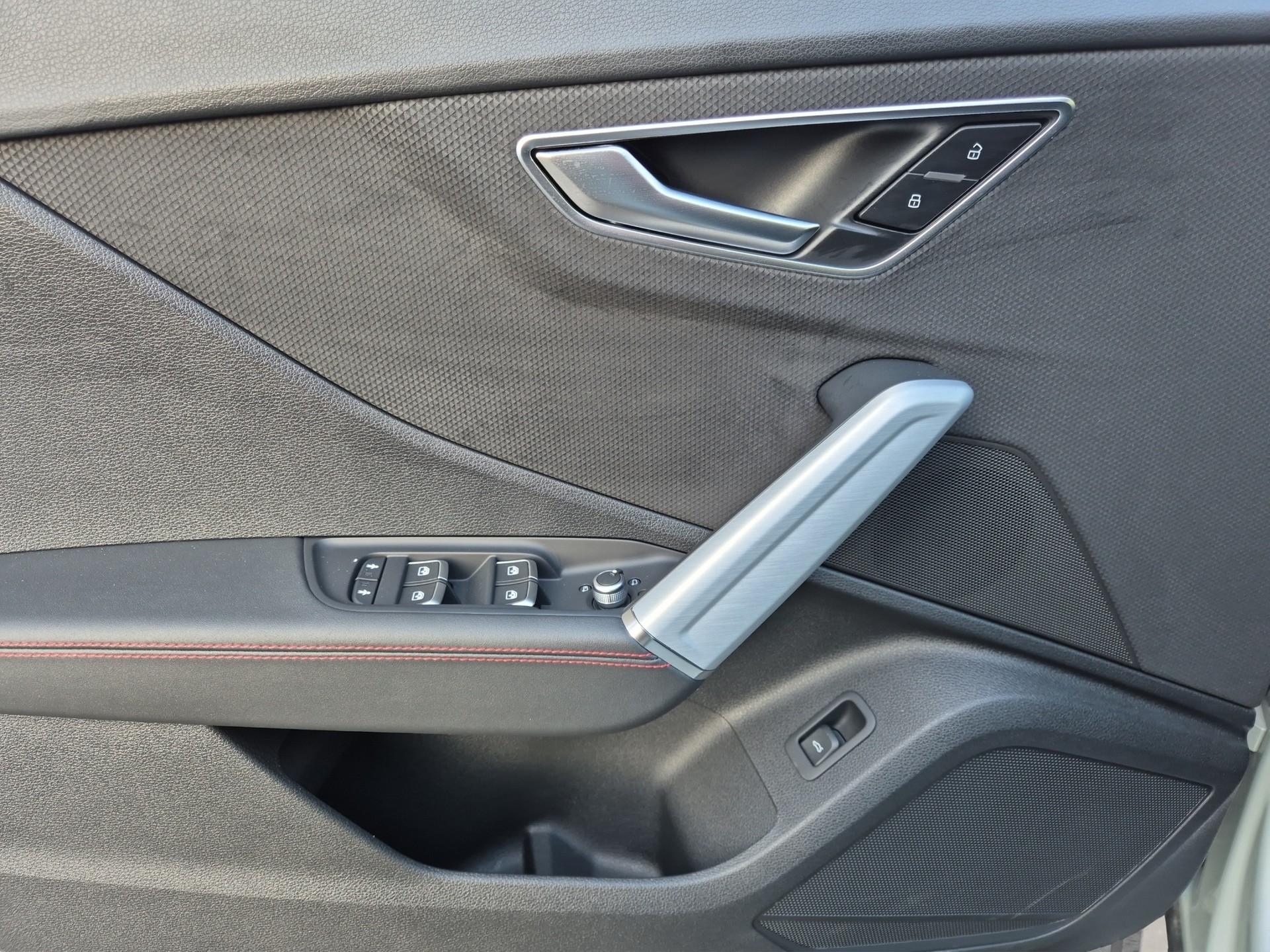 AUDI SQ2 TFSI quattro S-tronic-image-13
