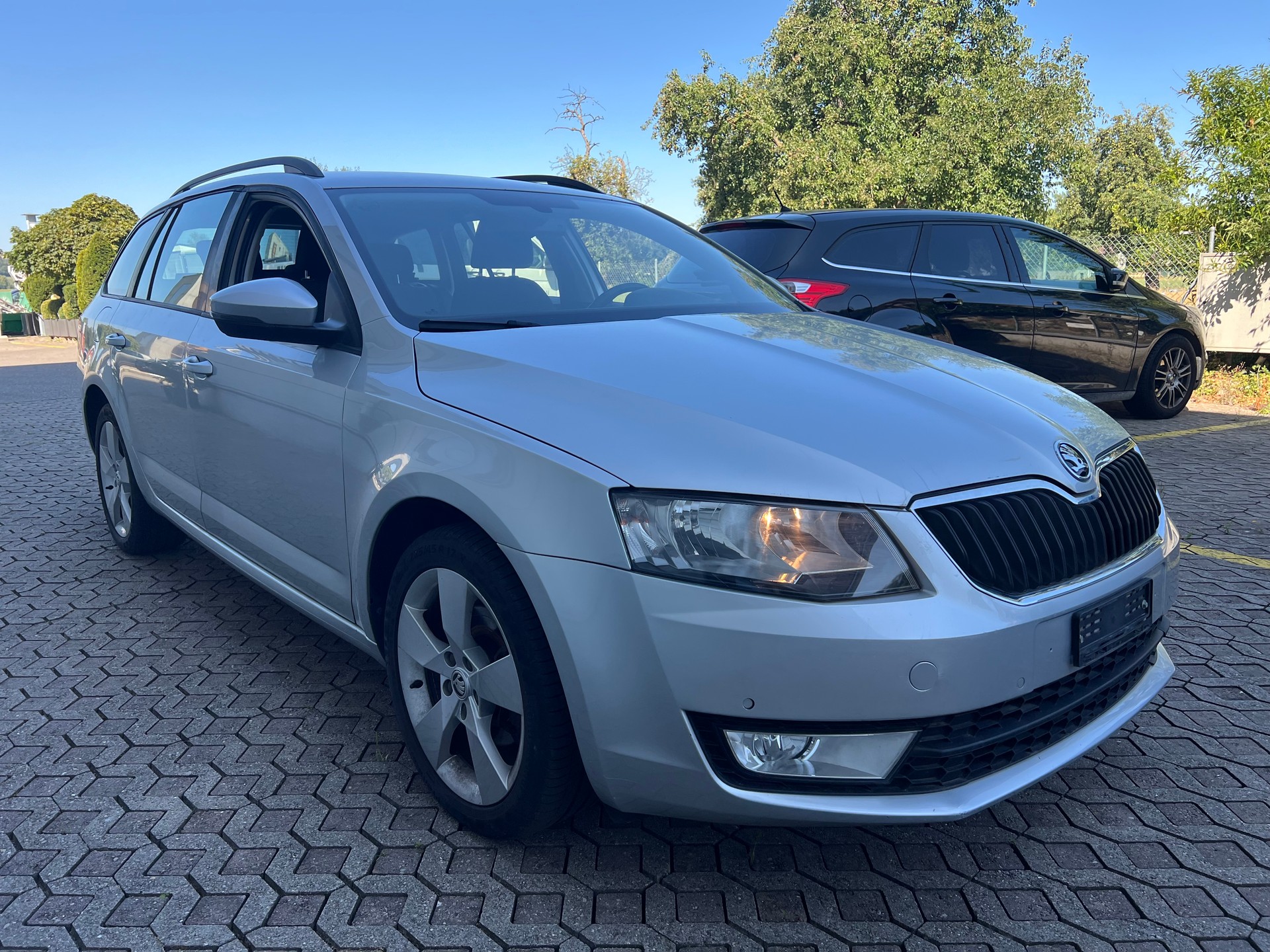 SKODA Octavia Combi 2.0 TDI Ambition 4x4 *TOP*-image-0