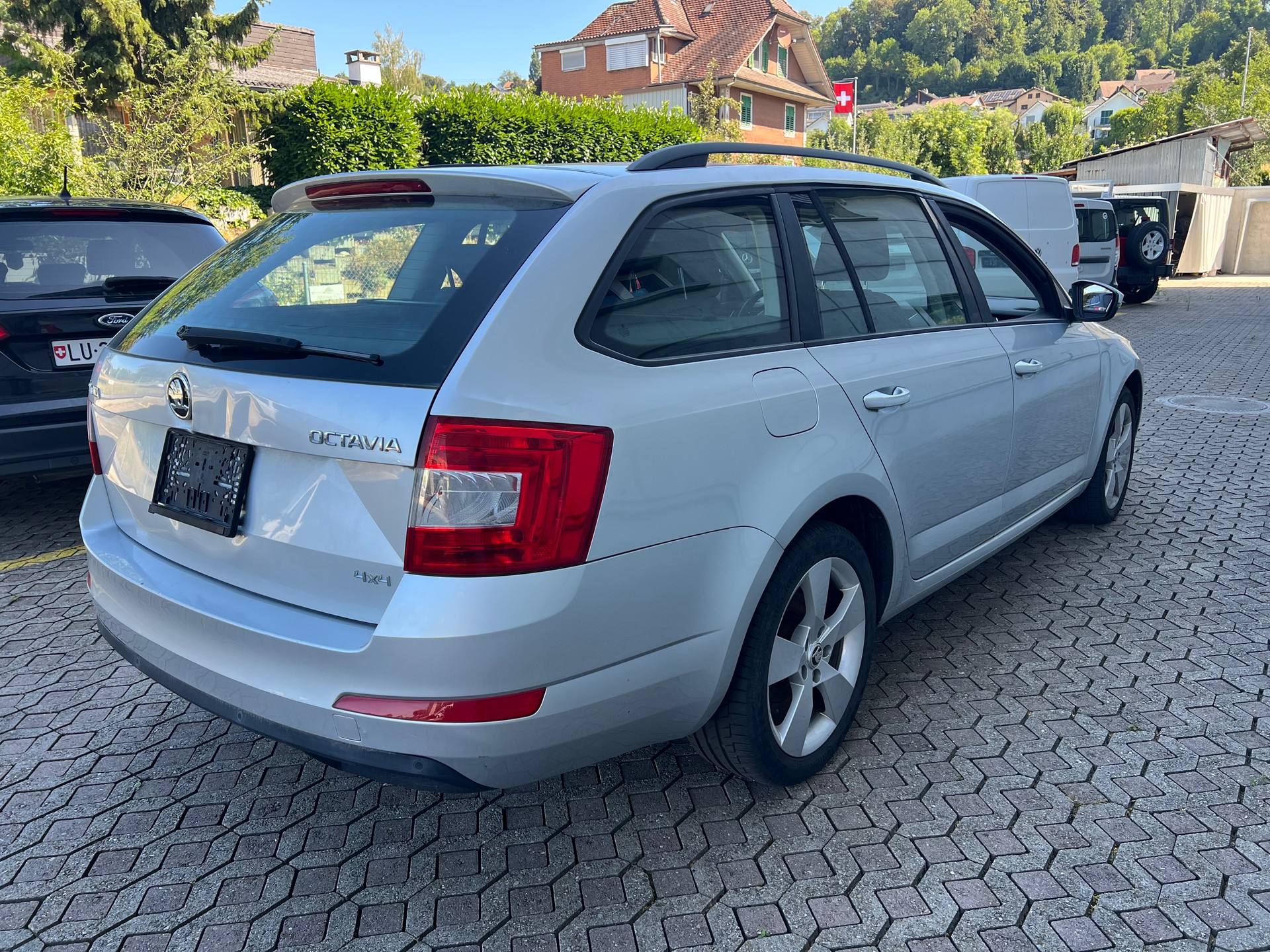 SKODA Octavia Combi 2.0 TDI Ambition 4x4 *TOP*-image-6