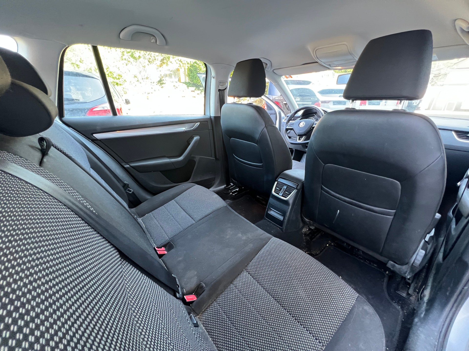 SKODA Octavia Combi 2.0 TDI Ambition 4x4 *TOP*-image-12