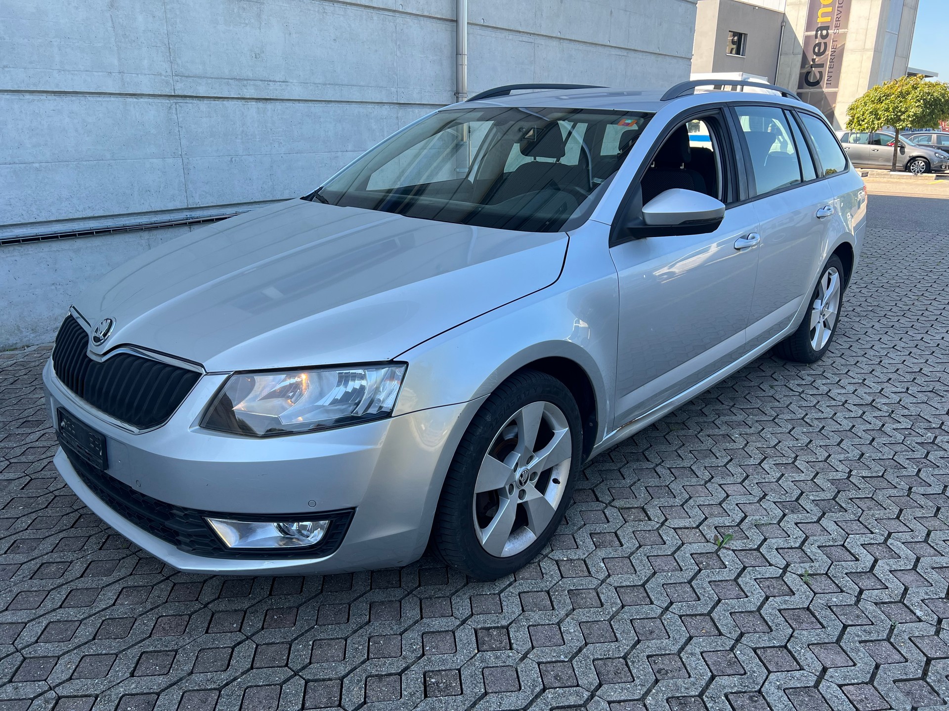 SKODA Octavia Combi 2.0 TDI Ambition 4x4 *TOP*-image-2
